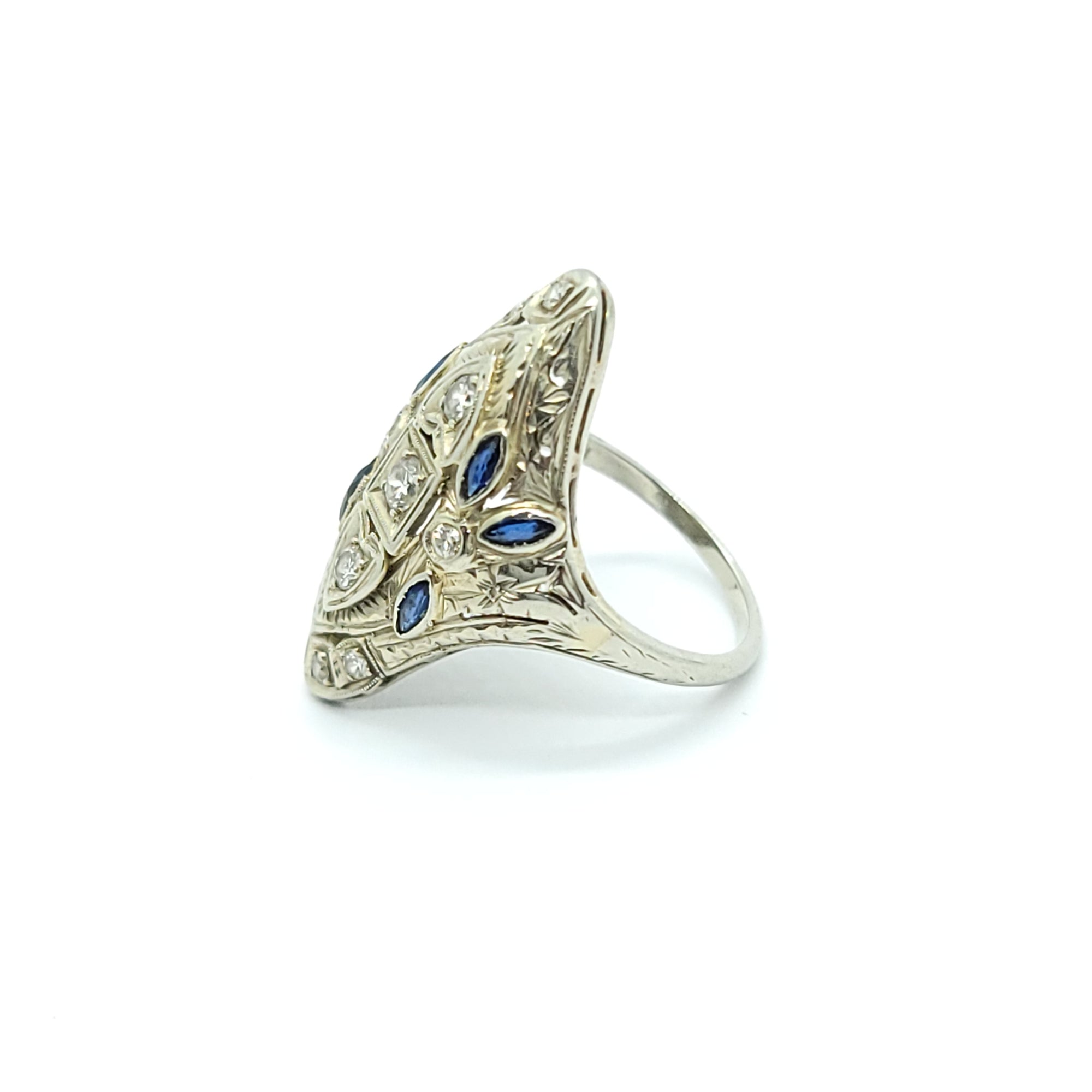 COCKTAIL ART DECO FILIGREE 18K WHITE GOLD NATURAL DIAMOND & SAPPHIRE RING