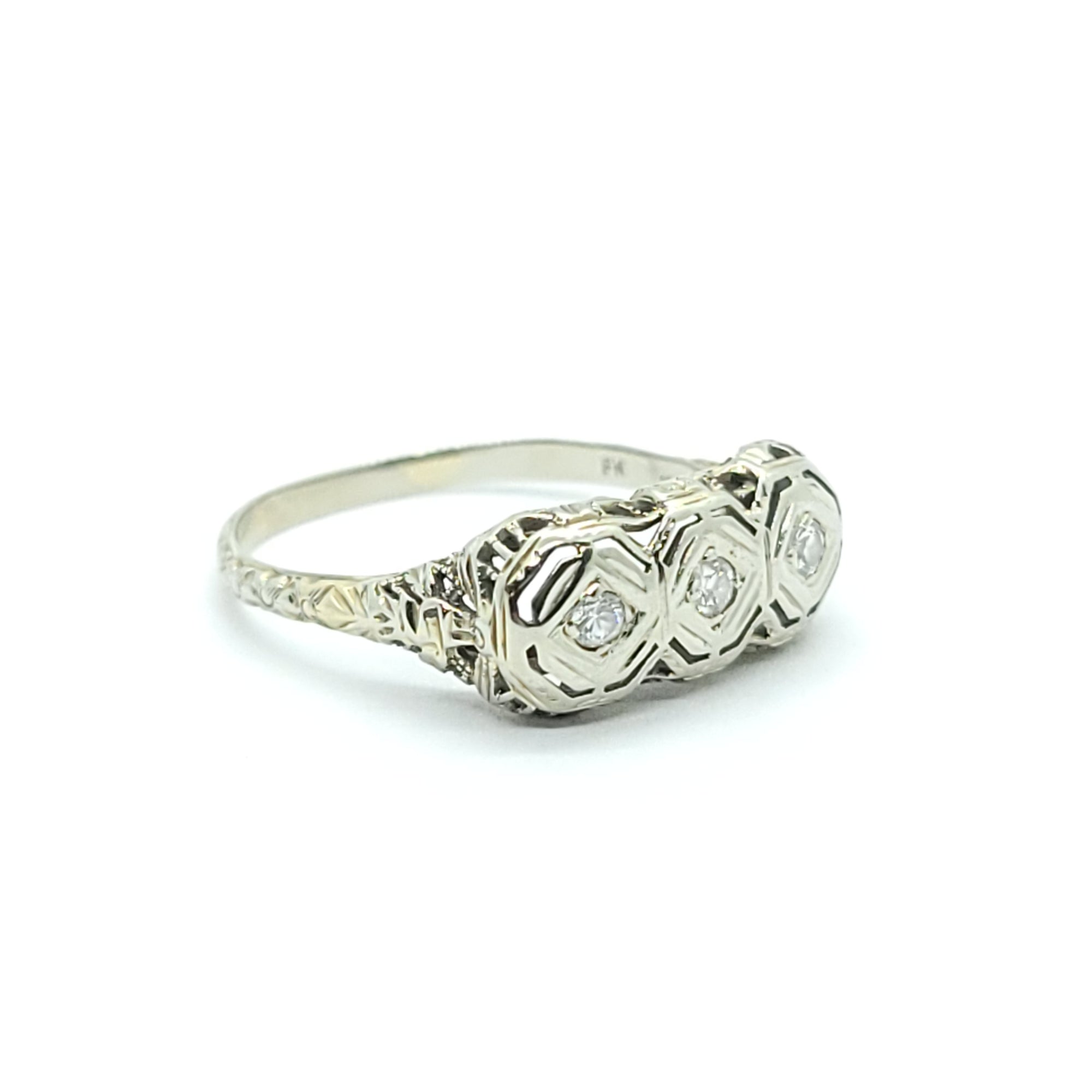 ANTIQUE 14k WHITE GOLD ART DECO THREE STONE FILIGREE DIAMOND RING