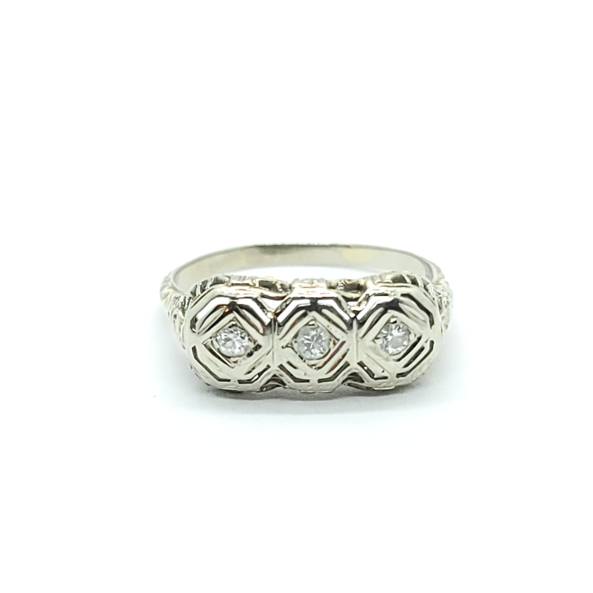 ANTIQUE 14k WHITE GOLD ART DECO THREE STONE FILIGREE DIAMOND RING