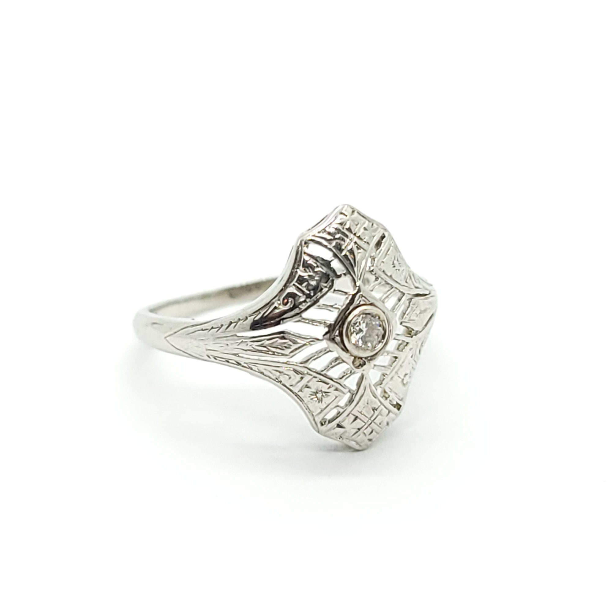 ANTIQUE 18k WHITE GOLD ART DECO FILIGREE DIAMOND COCKTAIL RING