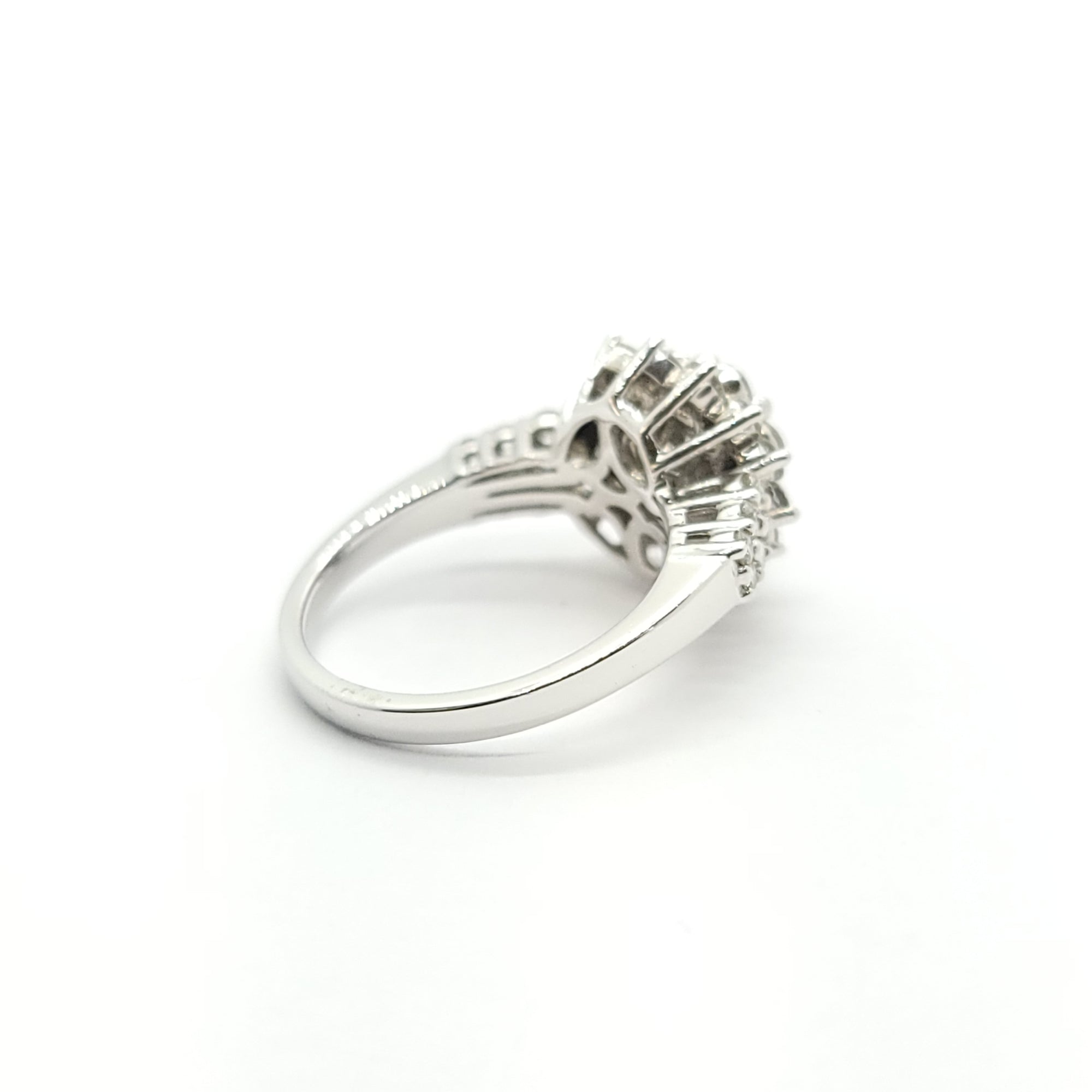 14k WHITE GOLD DIAMOND LADIES CLUSTER SUNBURST RING