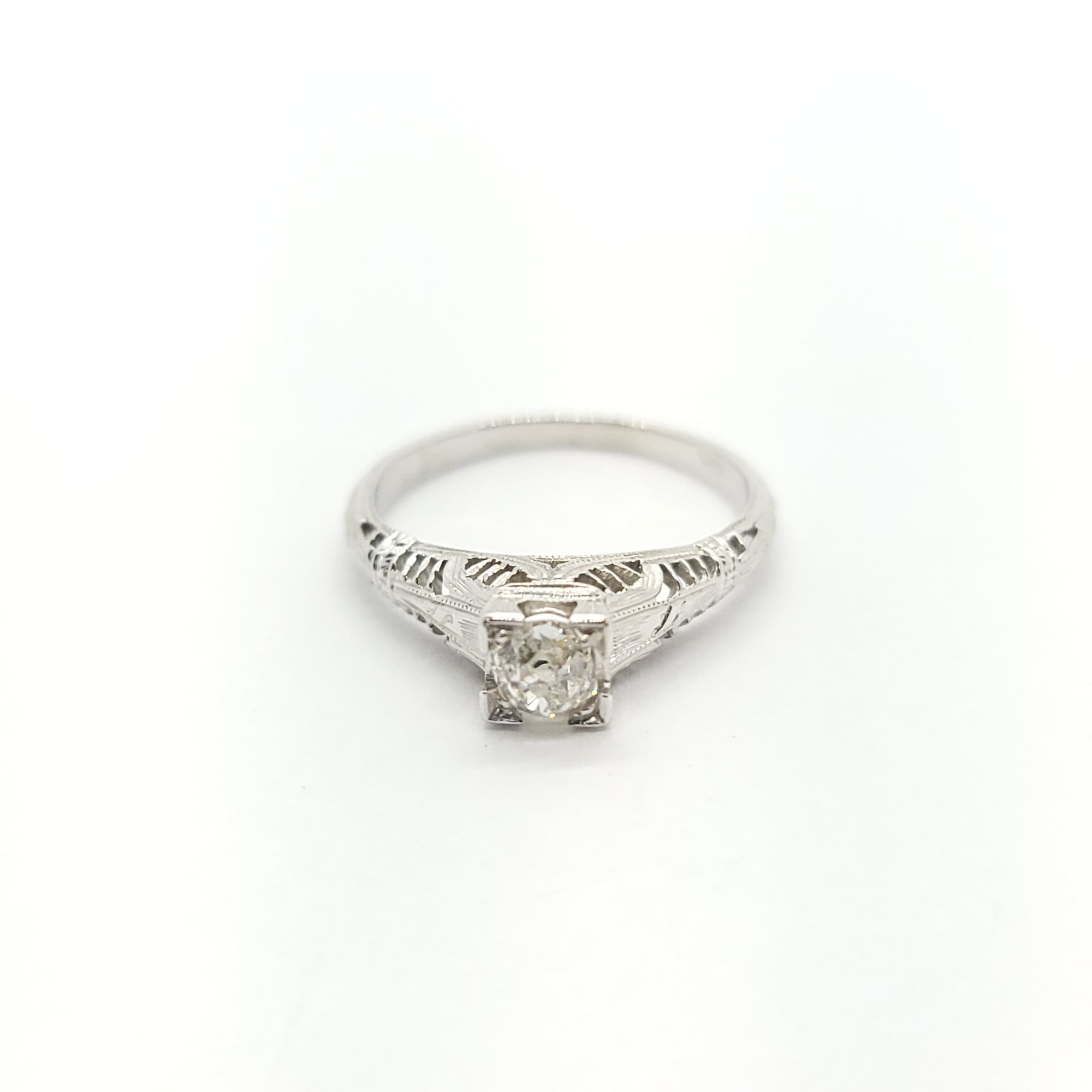 ANTIQUE 18k WHITE GOLD ART DECO FILIGREE ILLUSION ENGAGEMENT RING EUROPEAN CUT DIAMOND