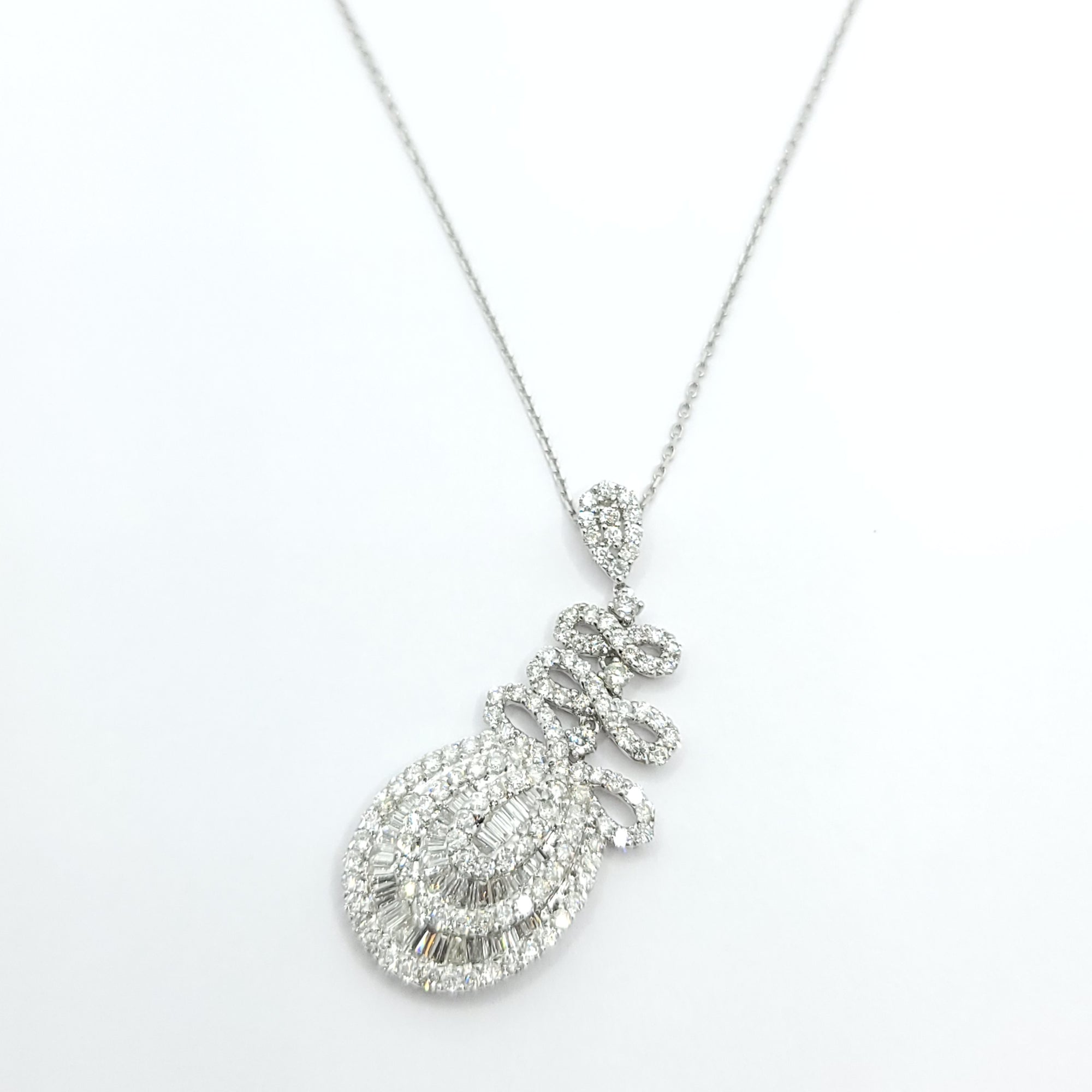 BOW DESIGN CLUSTER DIAMOND 14k WHITE GOLD BAGUETTE AND ROUND PENDANT WITH 14K WHITE GOLD CHAIN