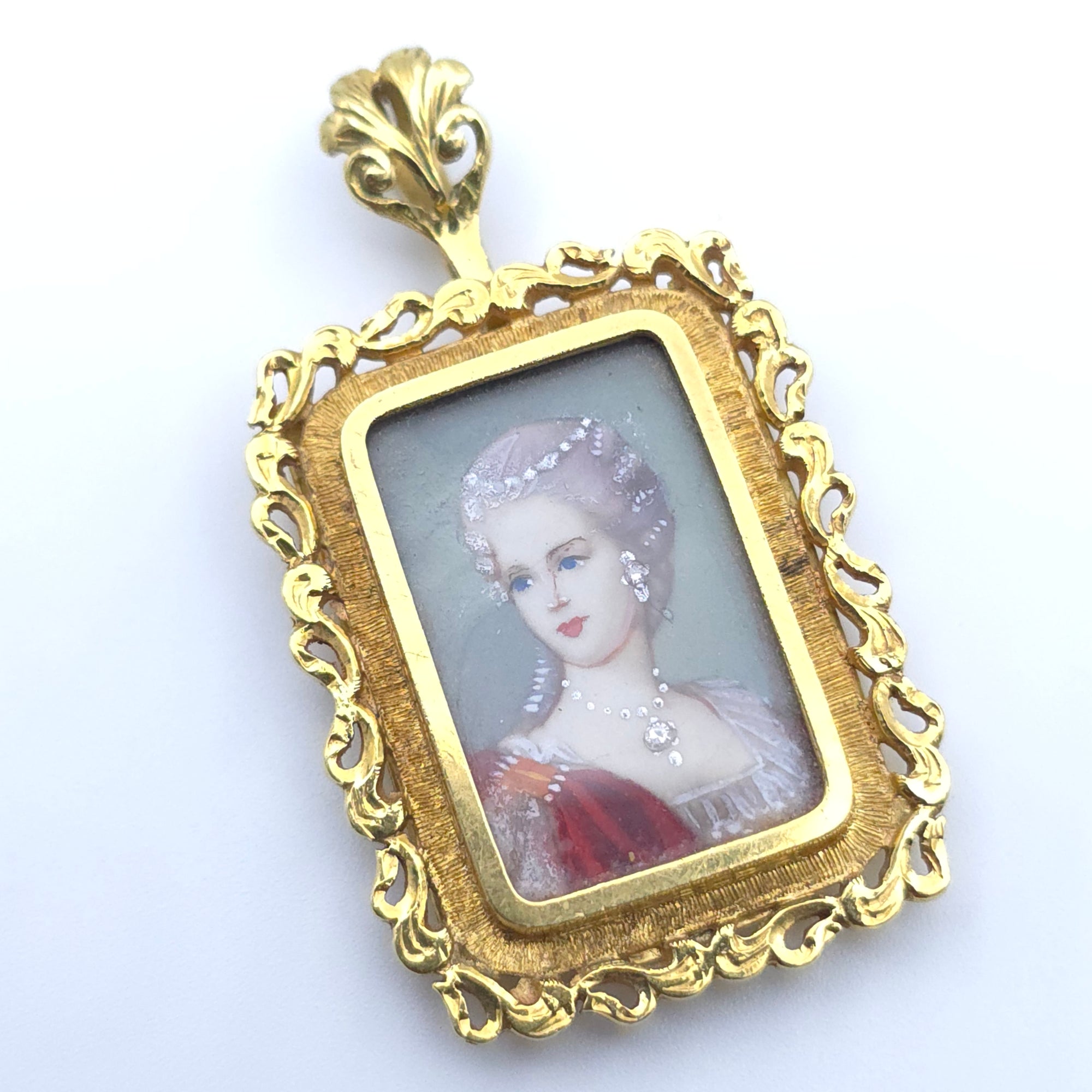 VICTORIAN ANTIQUE 18K YELLOW GOLD LADYS HAND PAINTED PORTRAIT