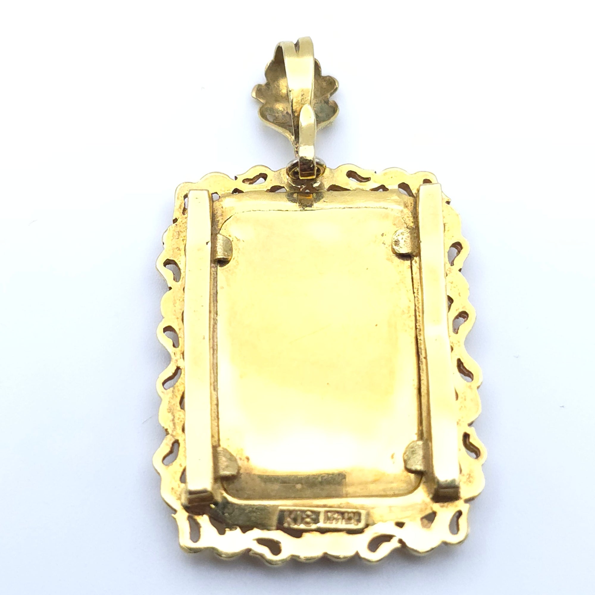 VICTORIAN ANTIQUE 18K YELLOW GOLD LADYS HAND PAINTED PORTRAIT