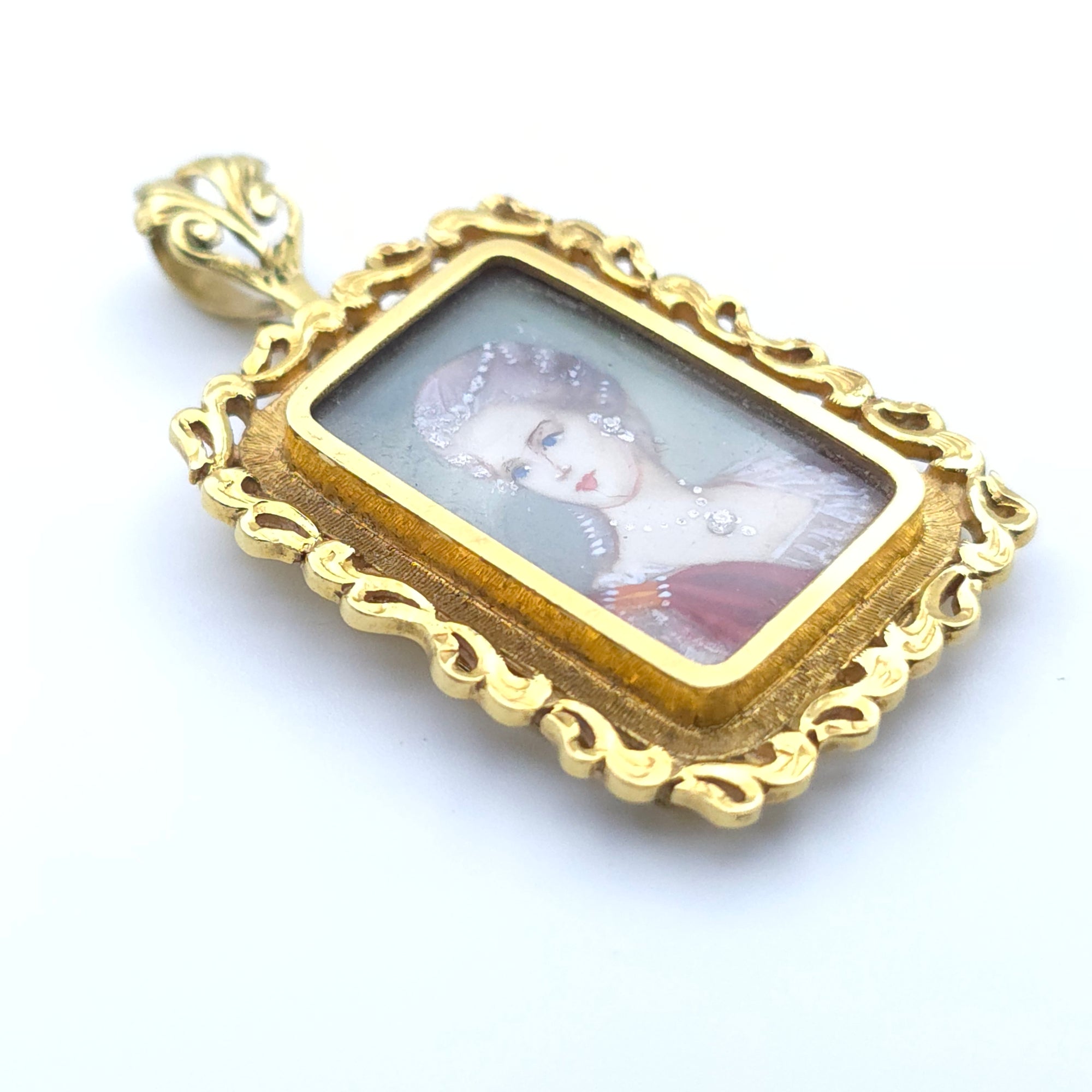 VICTORIAN ANTIQUE 18K YELLOW GOLD LADYS HAND PAINTED PORTRAIT