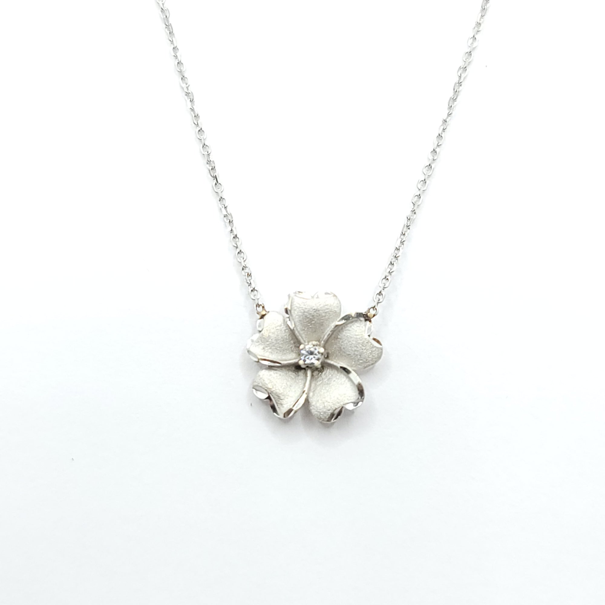 DIAMOND FLOWER PENDANT NECKLACE 14K WHITE GOLD AND 14K WHITE GOLD CHAIN