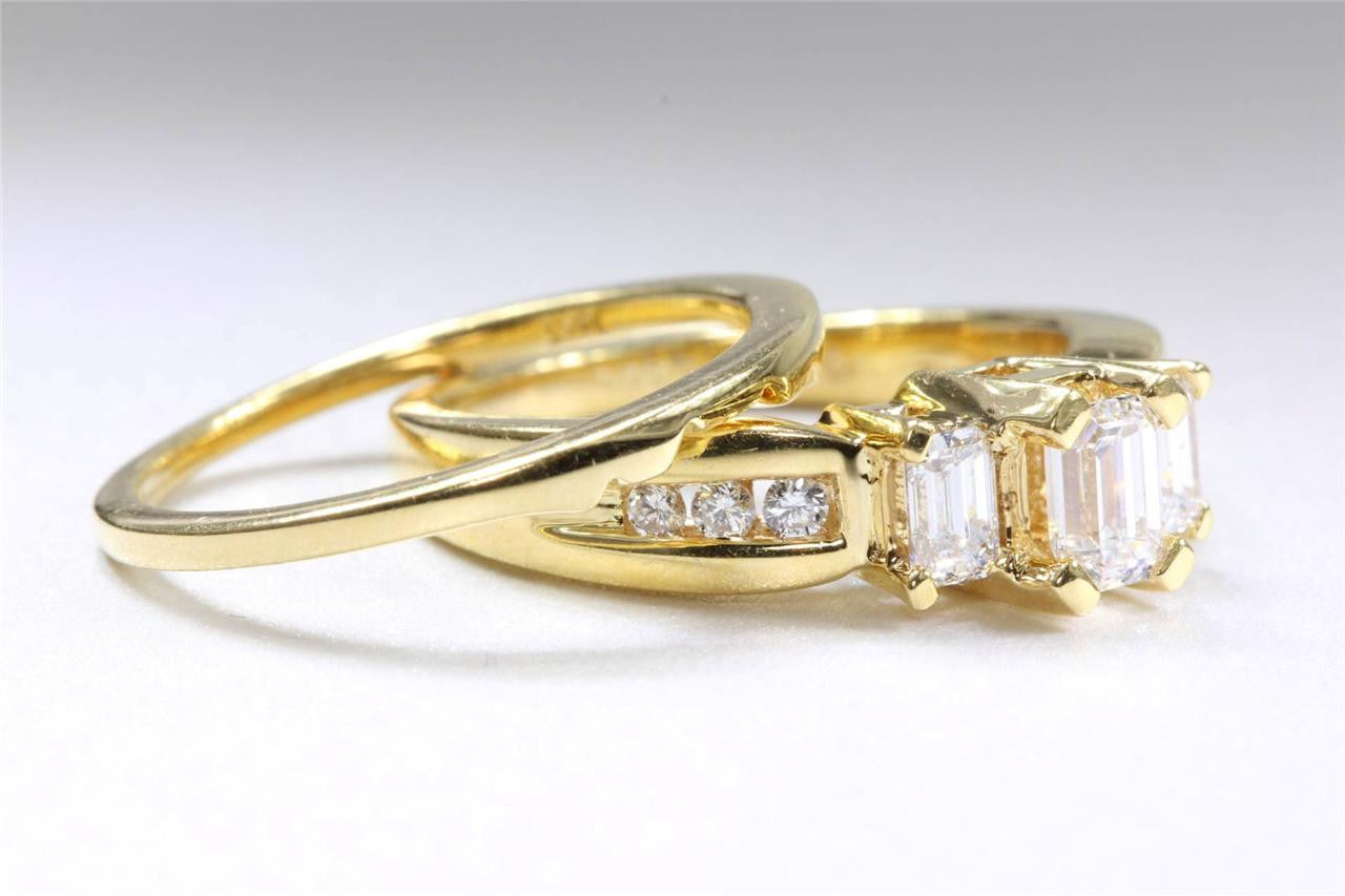 18K Y GOLD MODERN DIAMOND ENGAGEMENT AND WEDDING BAND RING EMERALD AND ROUND CUT