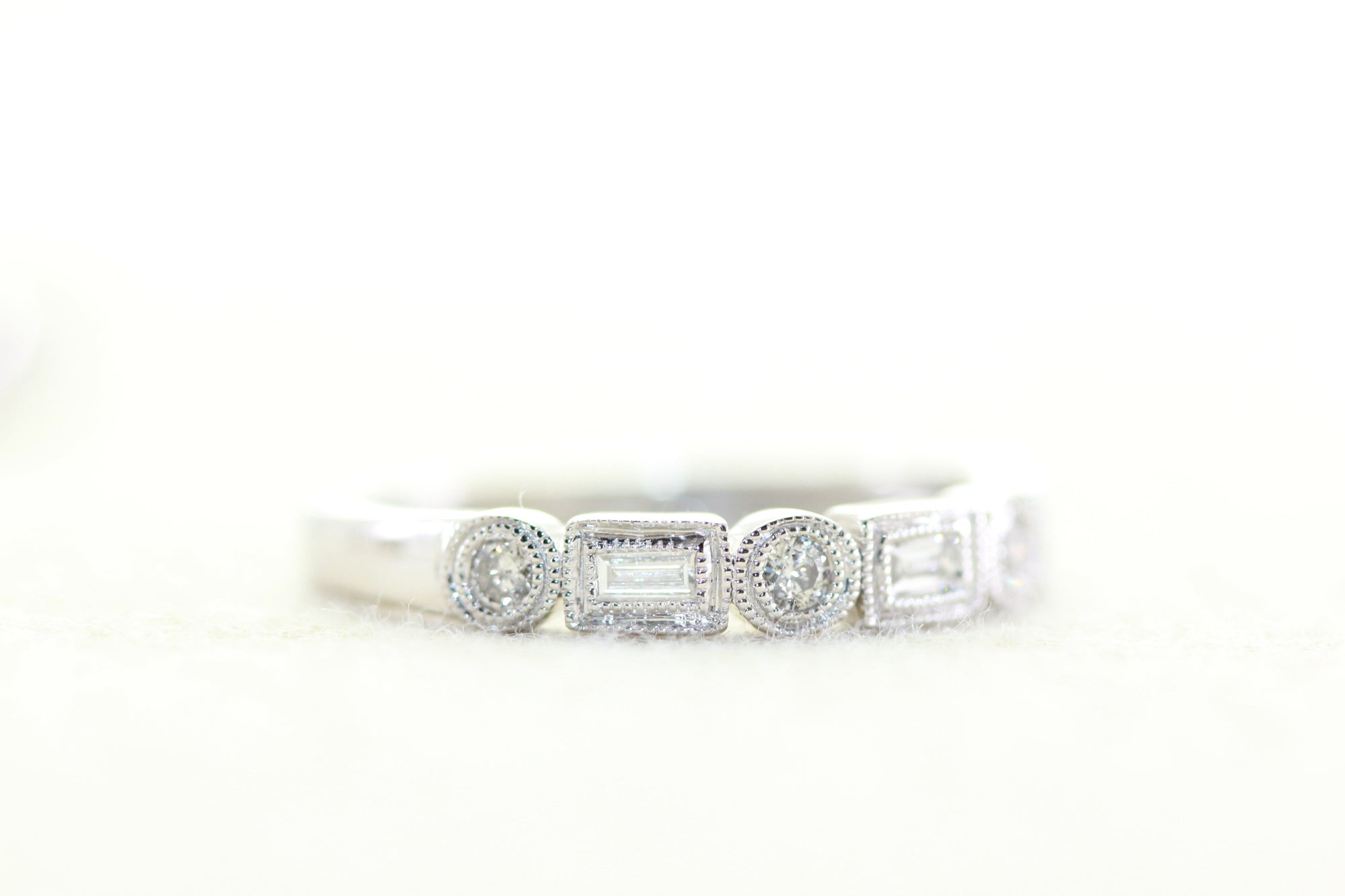 ANTIQUE WHITE GOLD BAGUETTE AND ROUND SET DIAMOND WEDDING BAND RING 14k
