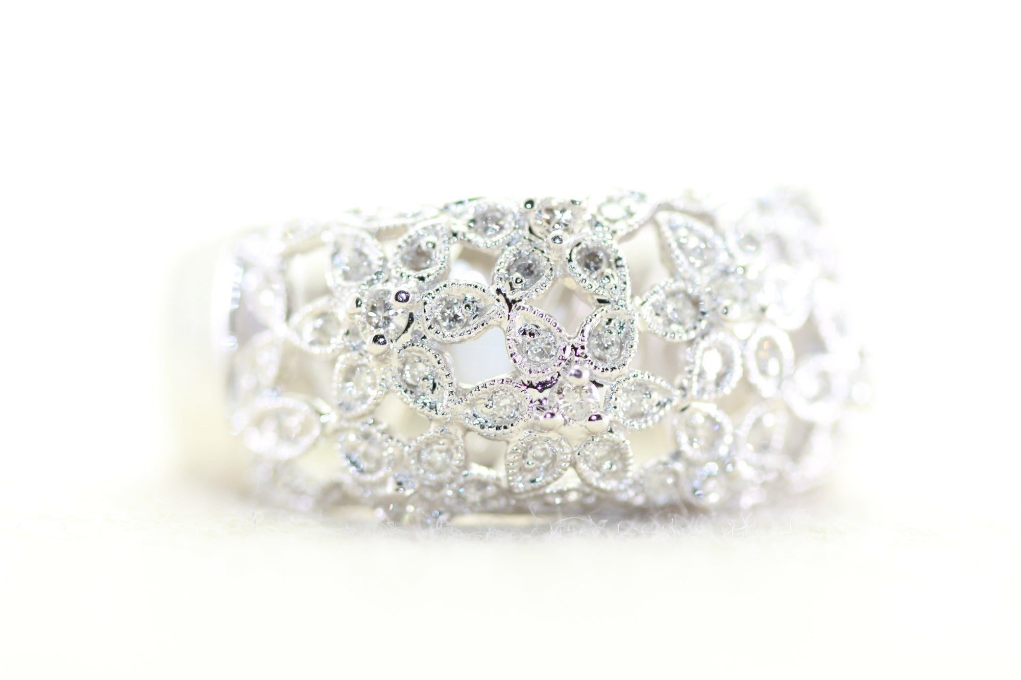 CLUSTER FLOWER RING 14k WHITE GOLD DIAMOND BAND