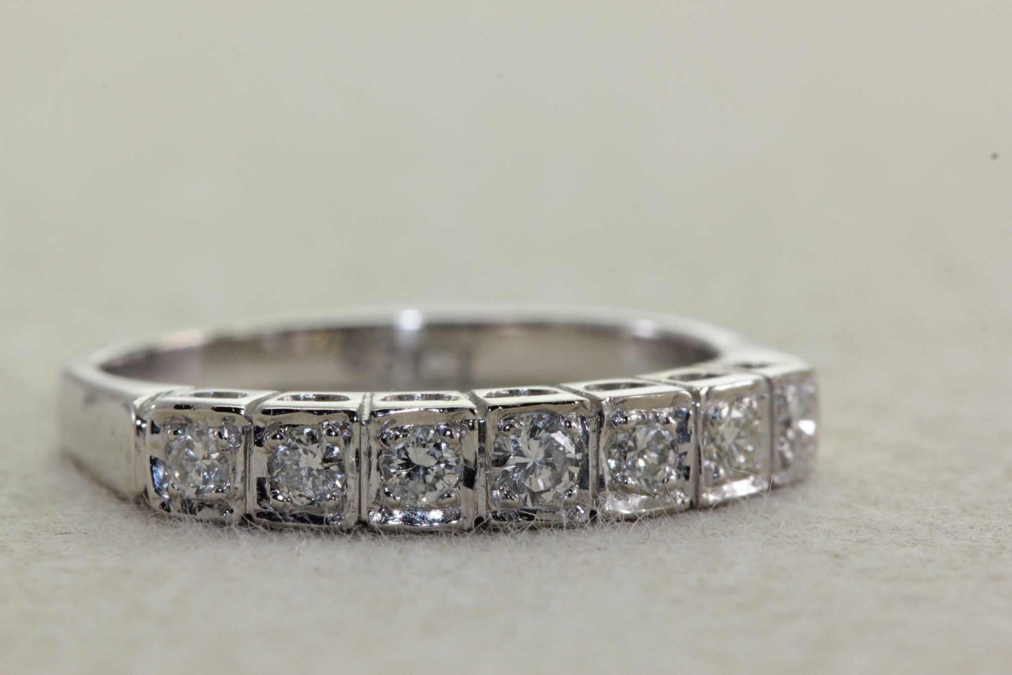 LADIES ANTIQUE ILLUSION SETTING 14k WHITE GOLD DIAMOND WEDDING BAND RING