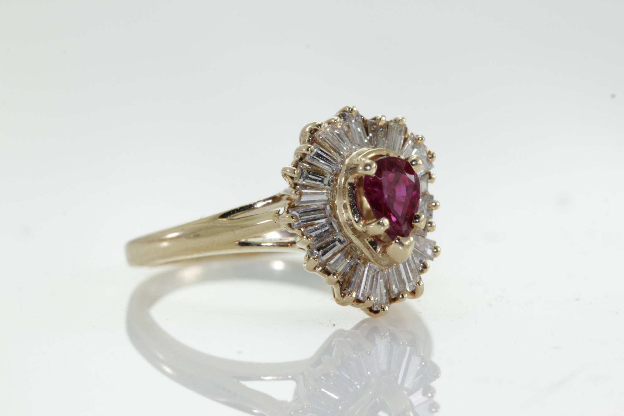 14K YELLOW GOLD NATURAL RUBY PEAR SHAPE & DIAMOND BAGUETTES RING