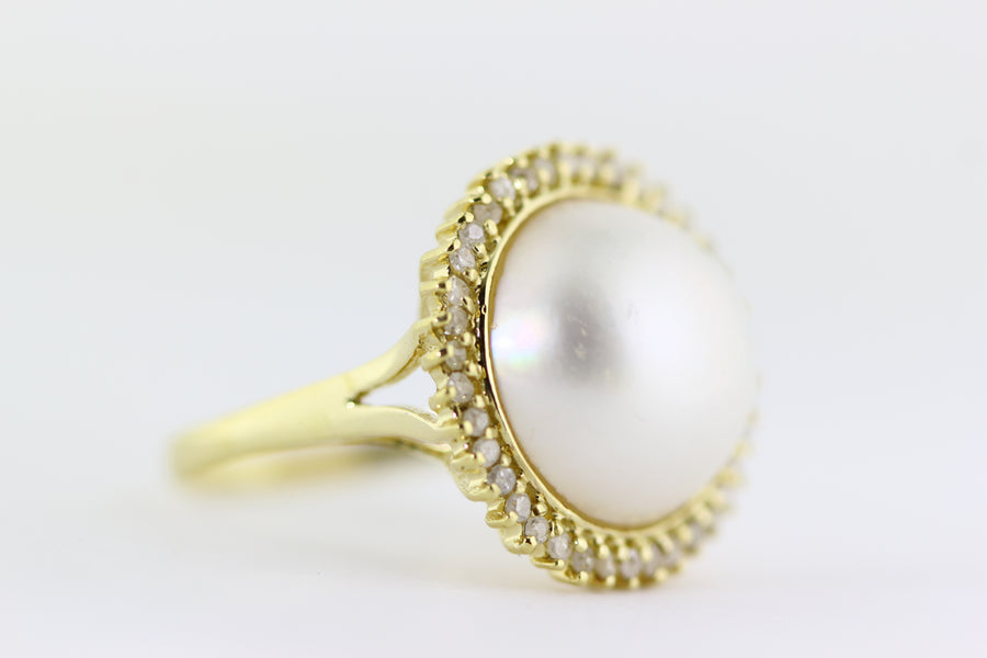 14K YELLOW GOLD MABE PEARL & DIAMOND HALO LADIES RING