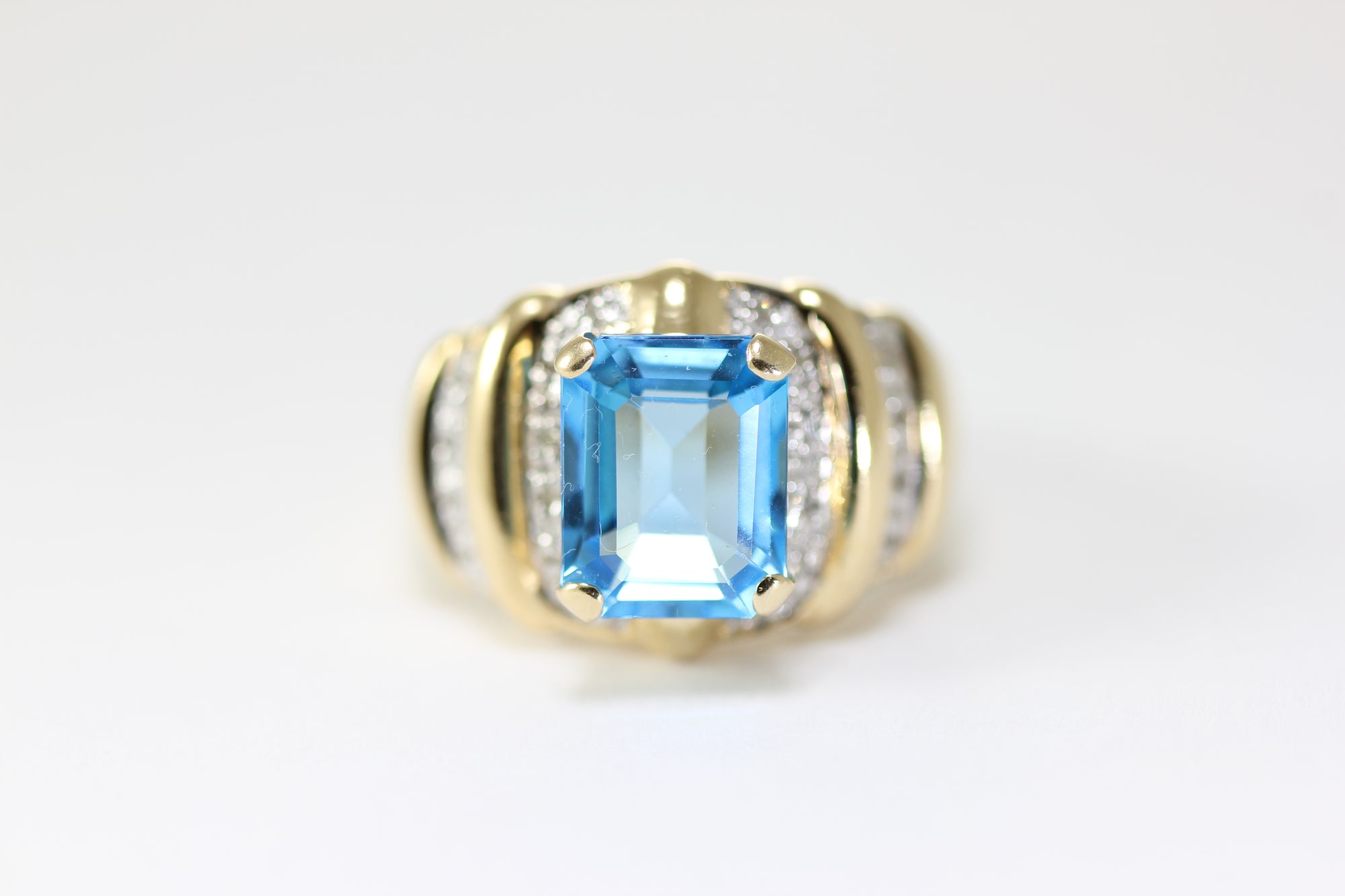 aaa 14K YELLOW GOLD DIAMOND & EMERALD CUT NATURAL BLUE TOPAZ RING