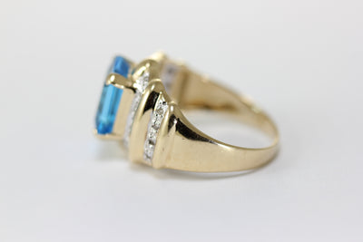 aaa 14K YELLOW GOLD DIAMOND & EMERALD CUT NATURAL BLUE TOPAZ RING