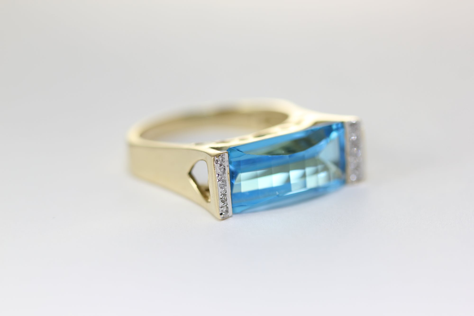 aaa MODERN CUT NATURAL BLUE TOPAZ RING & DIAMOND 14K YELLOW GOLD