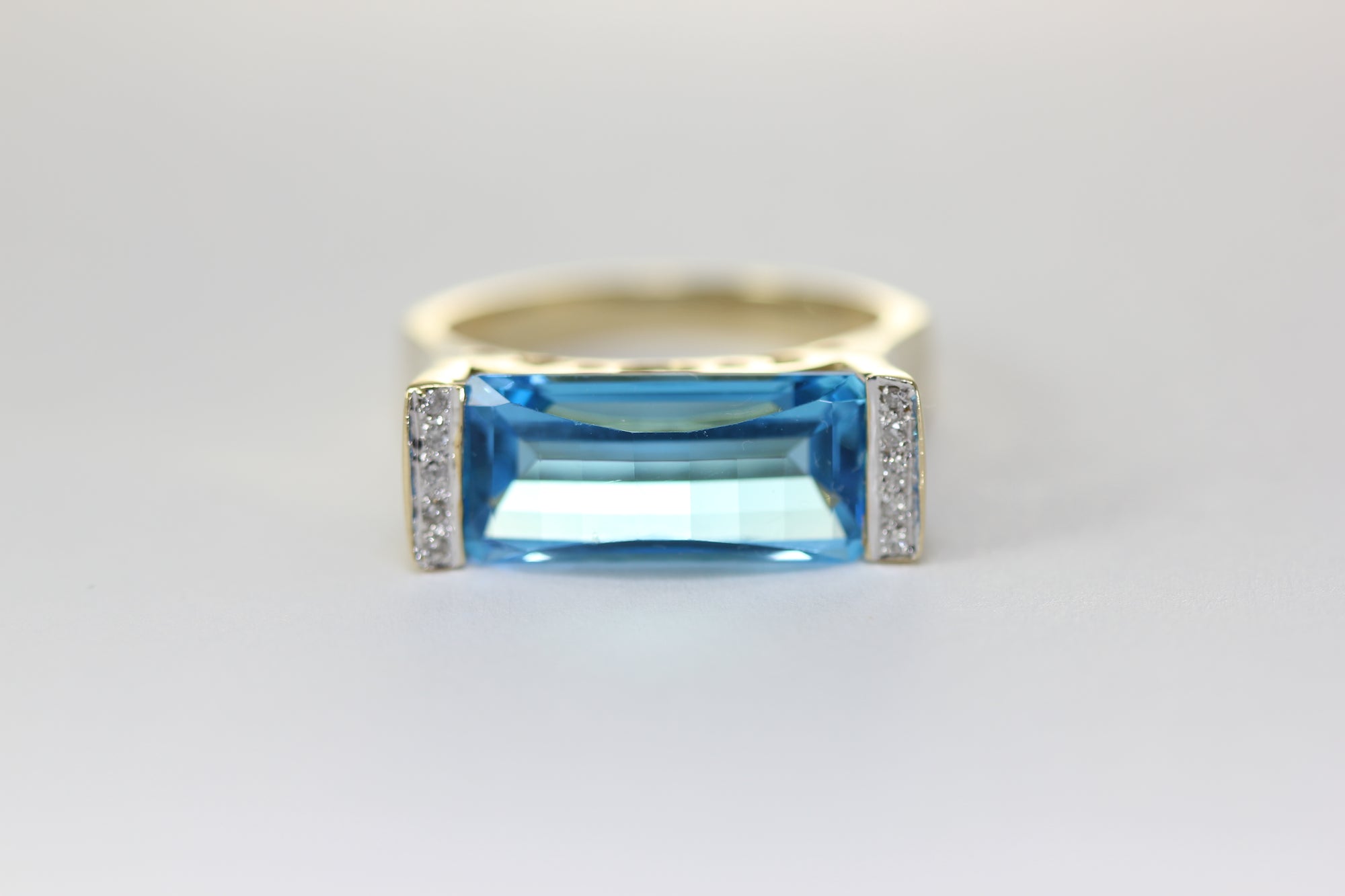 aaa MODERN CUT NATURAL BLUE TOPAZ RING & DIAMOND 14K YELLOW GOLD