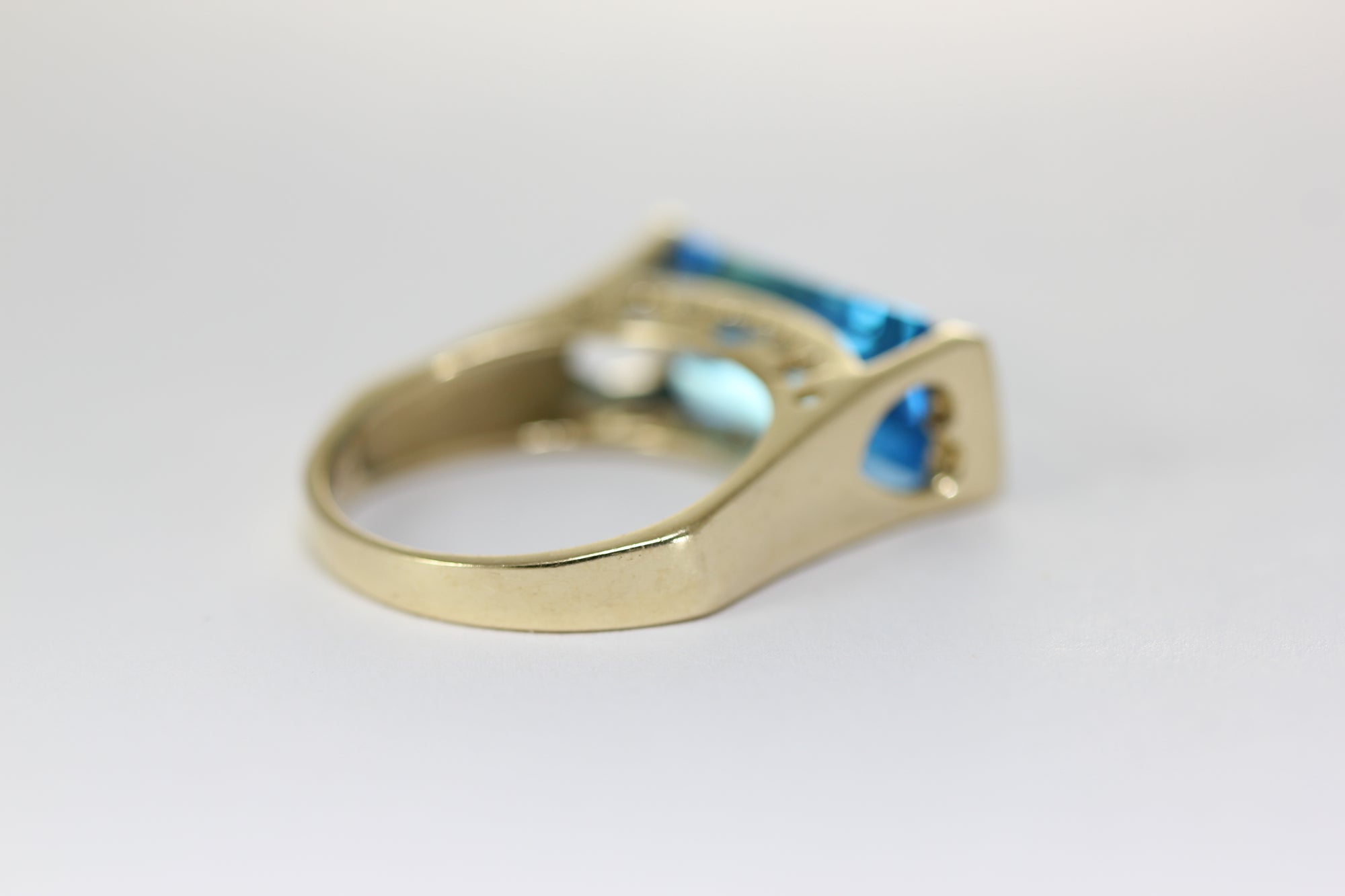 aaa MODERN CUT NATURAL BLUE TOPAZ RING & DIAMOND 14K YELLOW GOLD