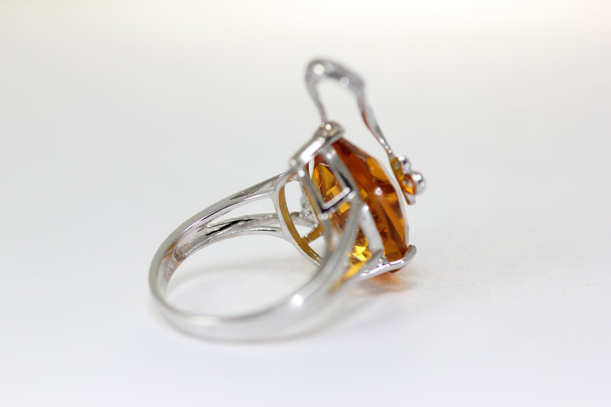 14K WHITE GOLD LADIES PEAR CITRINE & DIAMOND RING