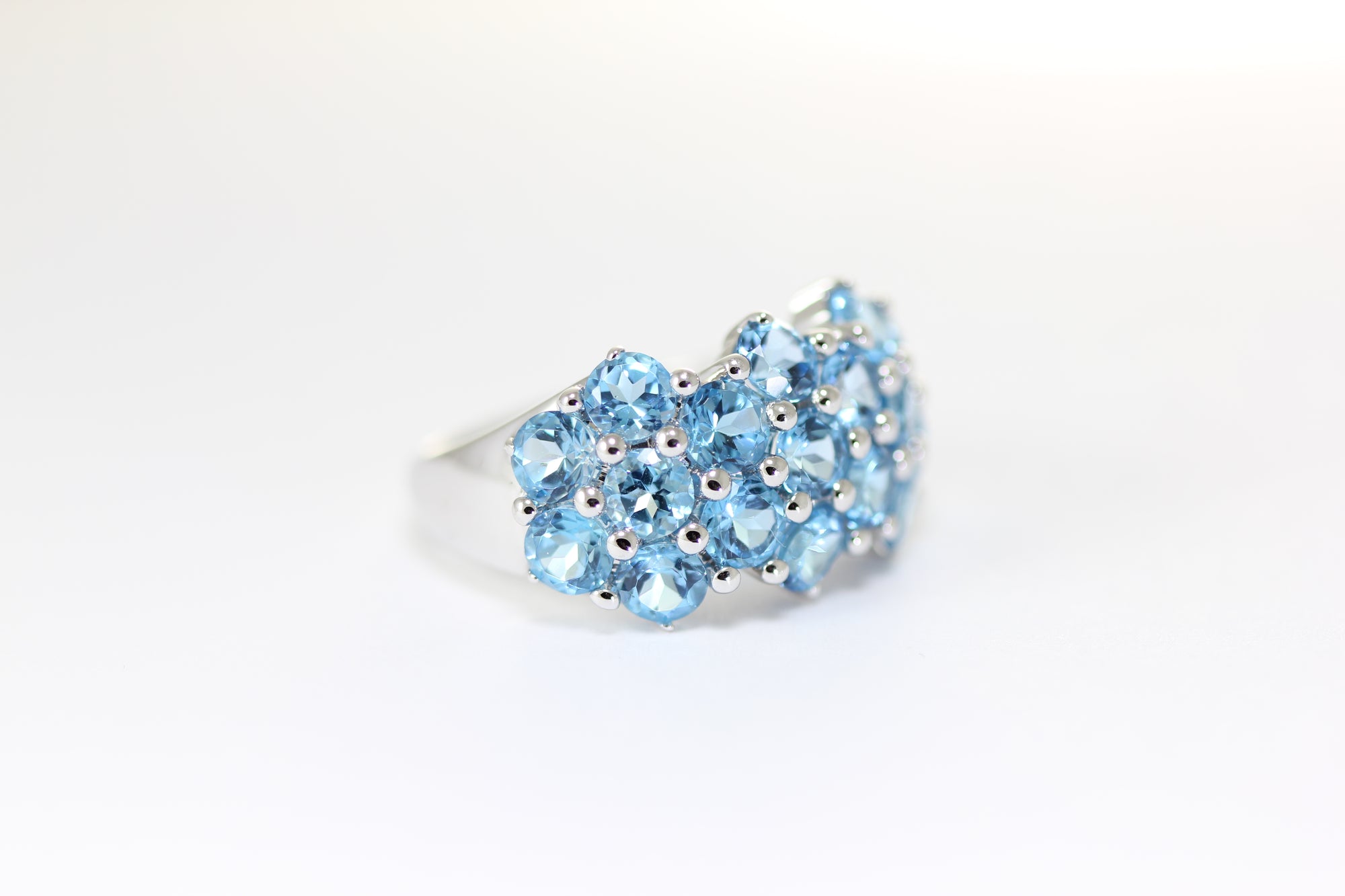 aaa WIDE BAND NATURAL BLUE TOPAZ 14K WHITE GOLD RING