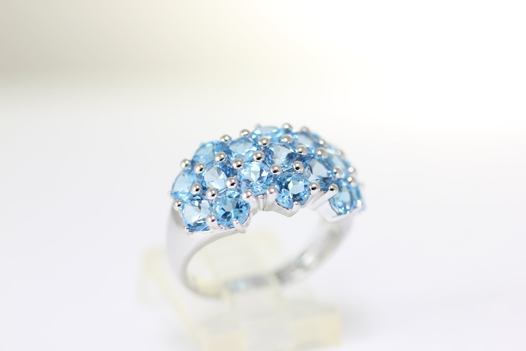 aaa WIDE BAND NATURAL BLUE TOPAZ 14K WHITE GOLD RING