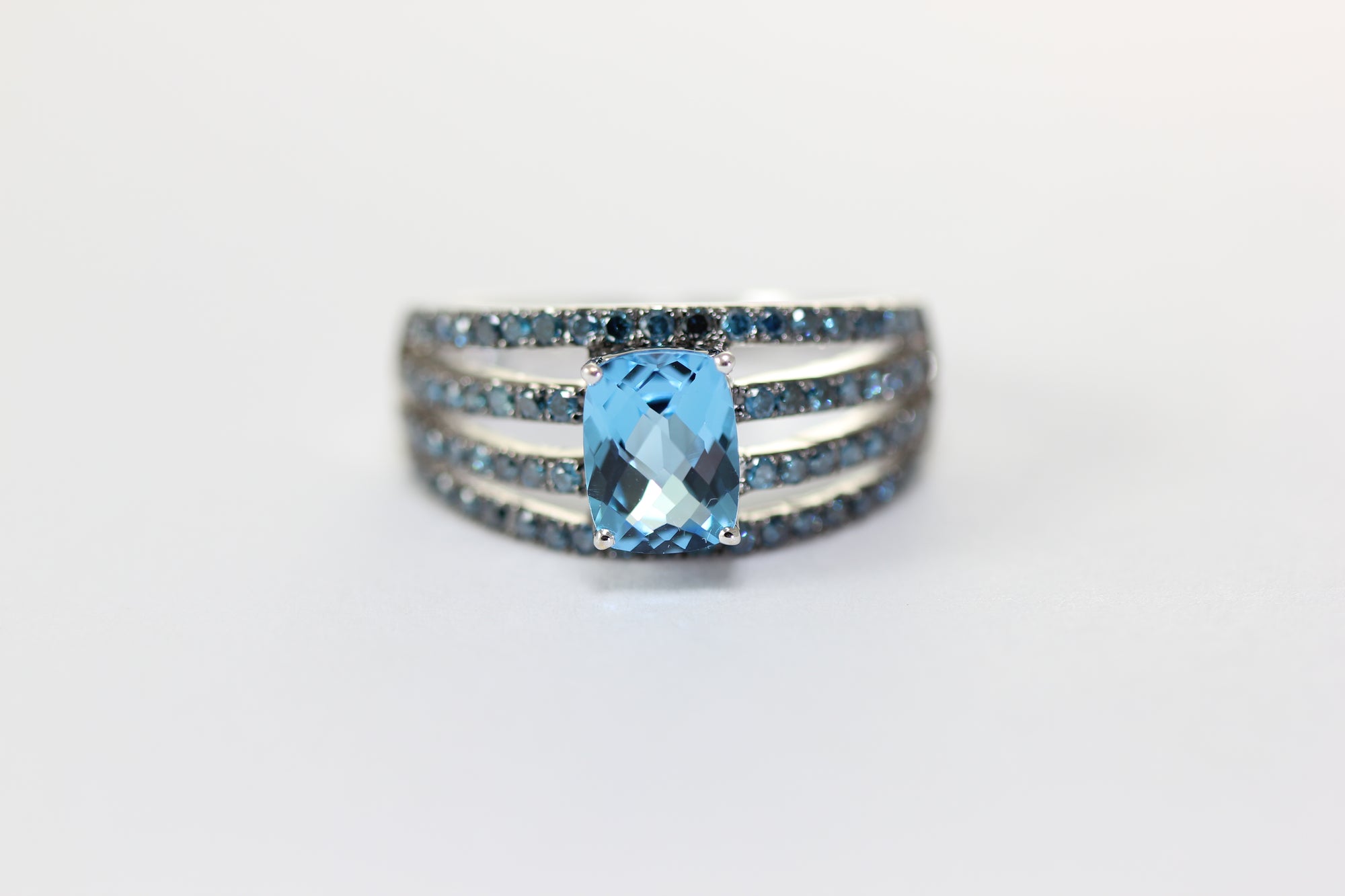 Aaa 14K WHITE GOLD BLUE DIAMOND &  NATURAL BLUE TOPAZ WOMENS RING