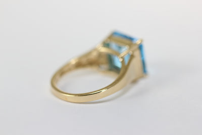 aaa LARGE PRINCESS CUT NATURAL BLUE TOPAZ 14K YELLOW GOLD  RING