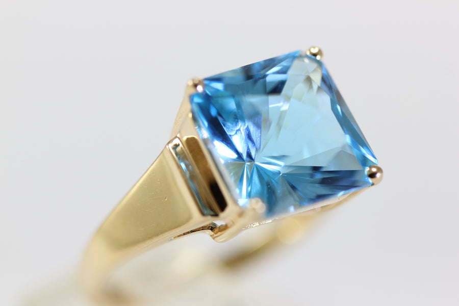 aaa LARGE PRINCESS CUT NATURAL BLUE TOPAZ 14K YELLOW GOLD  RING