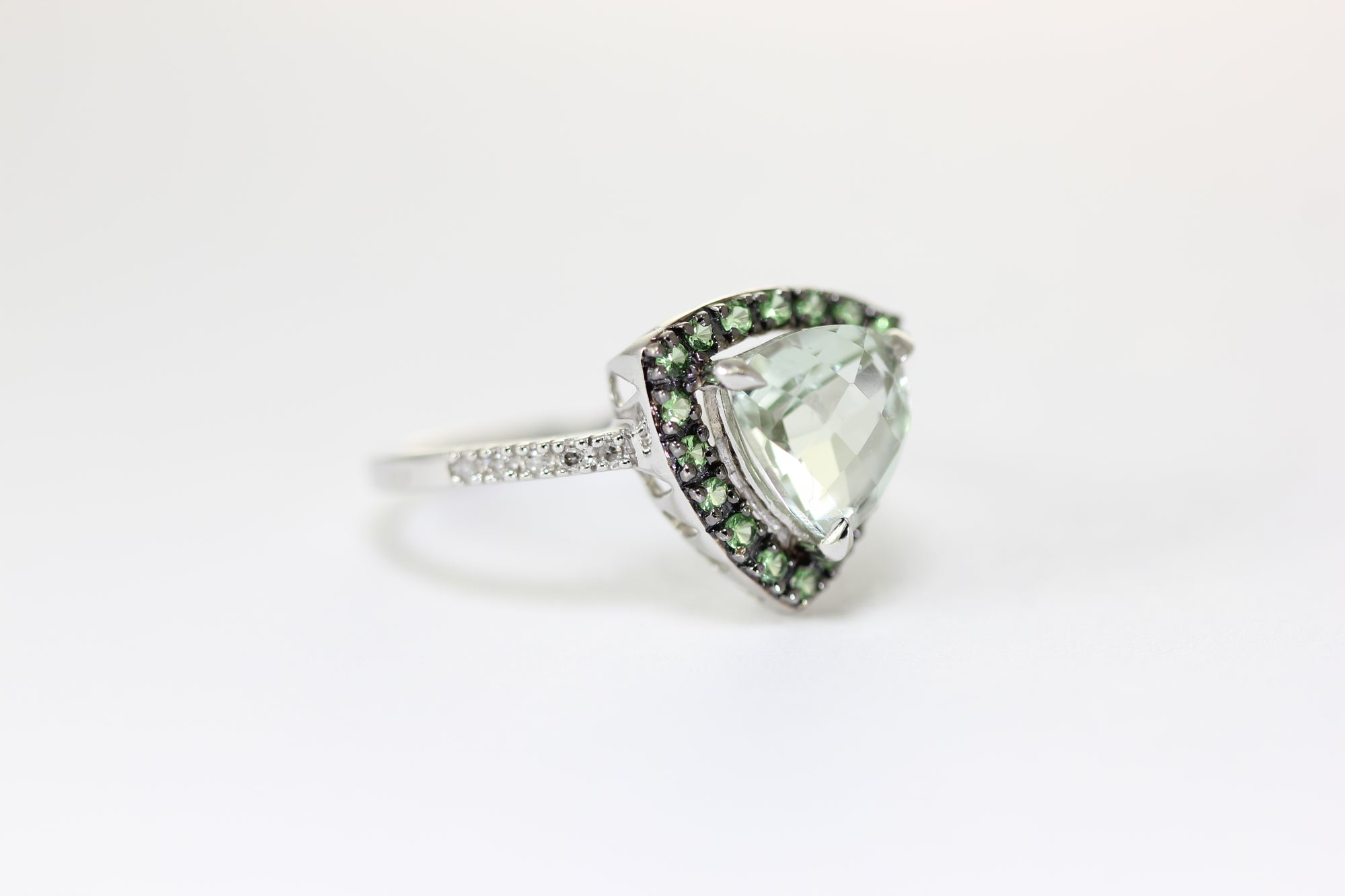 ABC 14K WHITE GOLD LADIES HELO PRASIOLITE TSAVORITE & DIAMOND RING