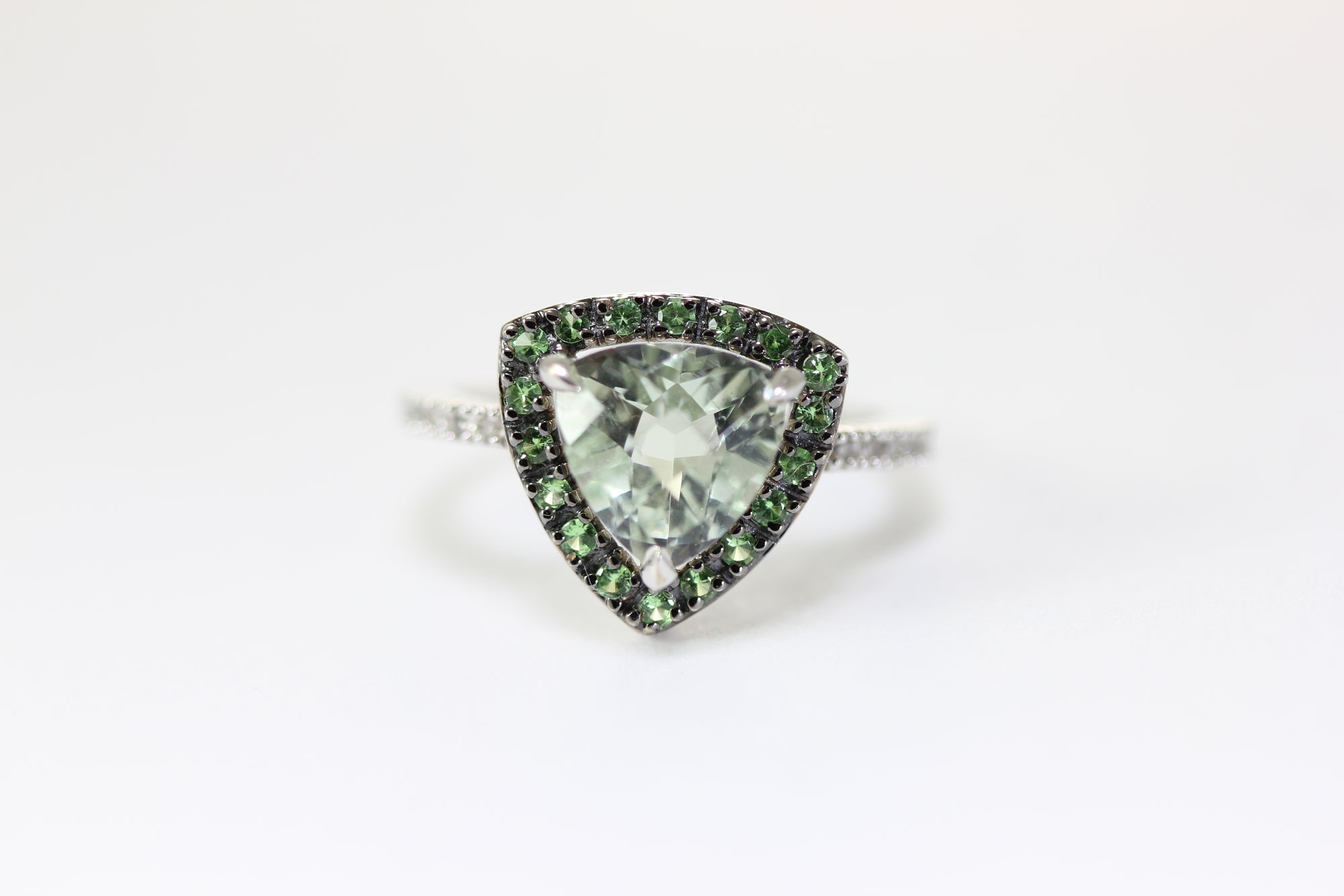 ABC 14K WHITE GOLD LADIES HELO PRASIOLITE TSAVORITE & DIAMOND RING