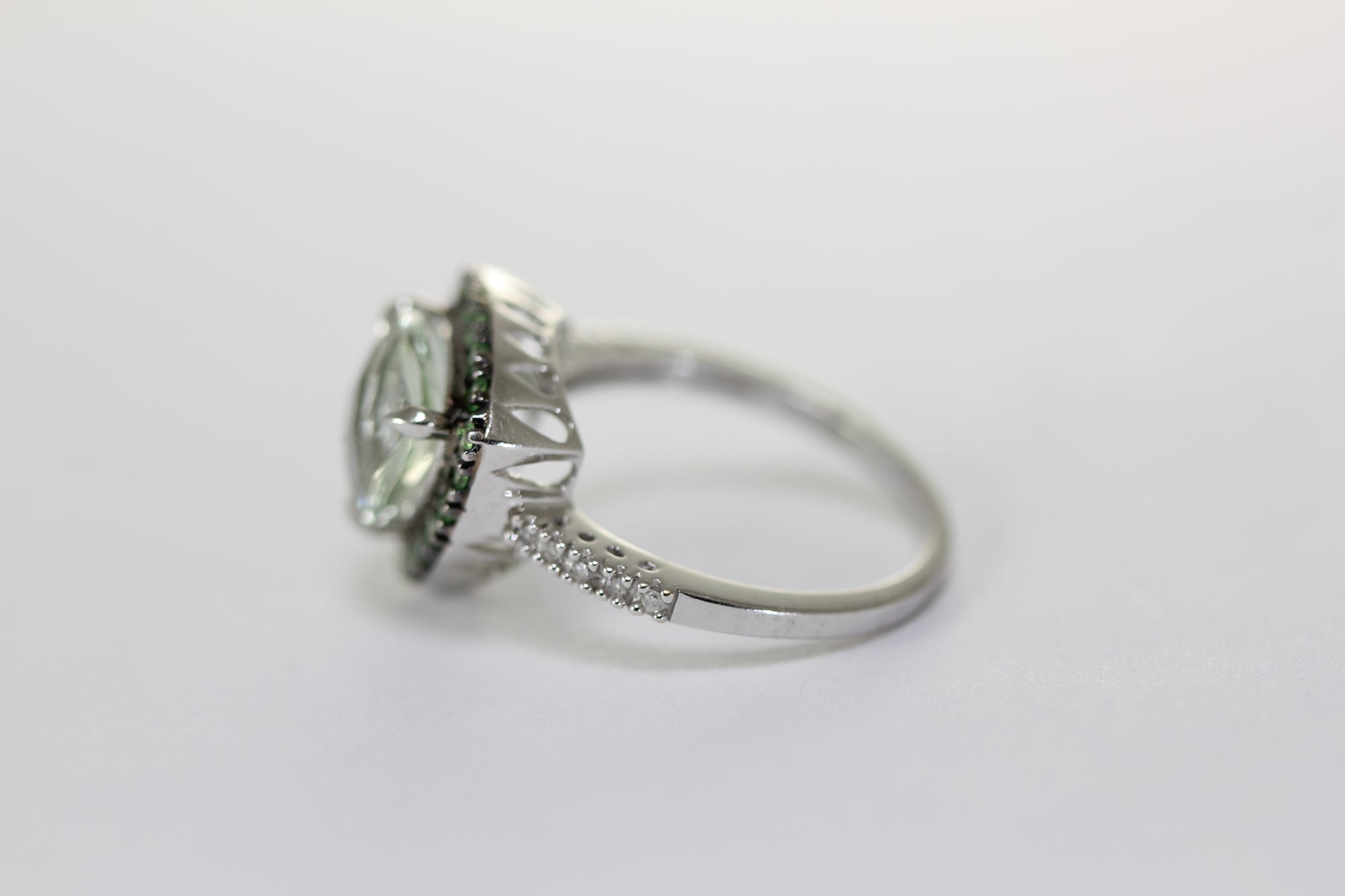 ABC 14K WHITE GOLD LADIES HELO PRASIOLITE TSAVORITE & DIAMOND RING