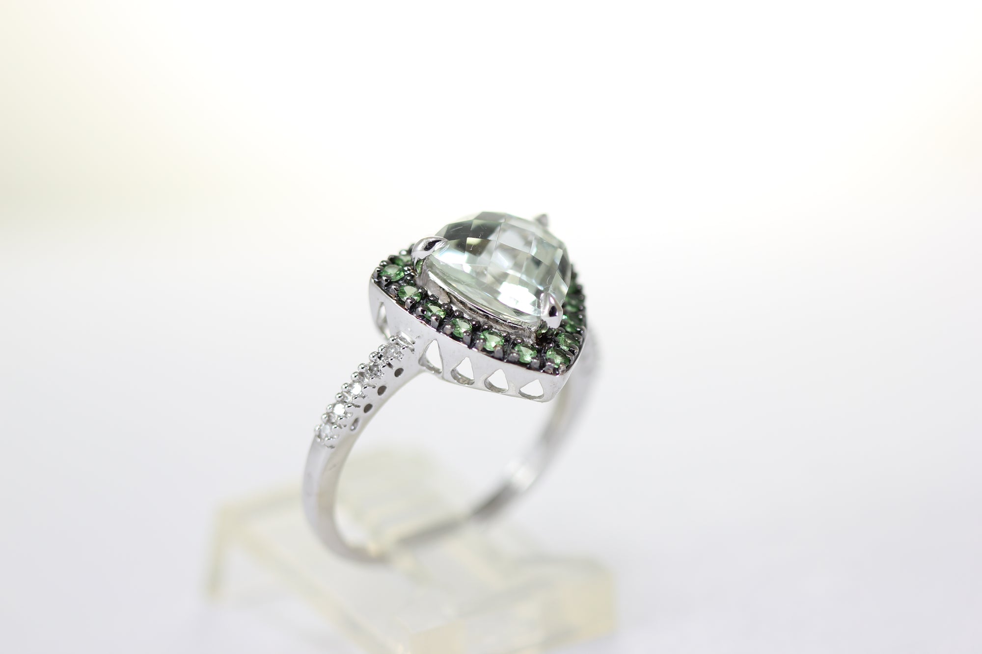 ABC 14K WHITE GOLD LADIES HELO PRASIOLITE TSAVORITE & DIAMOND RING