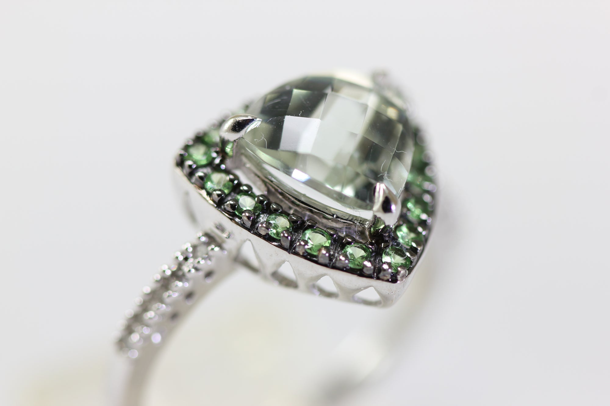 ABC 14K WHITE GOLD LADIES HELO PRASIOLITE TSAVORITE & DIAMOND RING