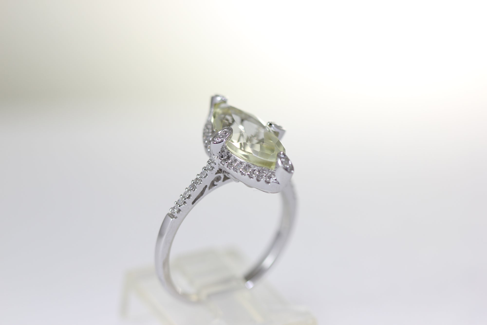 ABC 14K WHITE GOLD LADIES HELO LIME AURA QUARTZ & DIAMOND RING