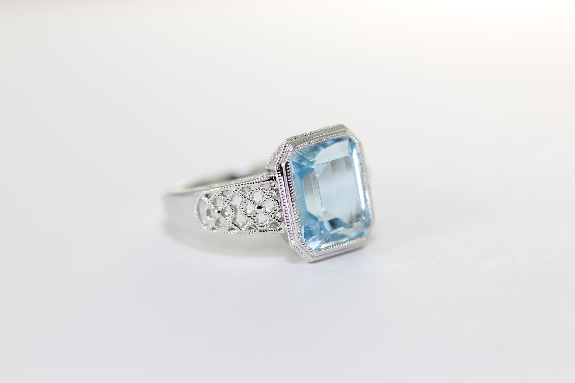 ABC 14K WHITE GOLD LADIES GENUINE AQUAMARINE FILIGREE RING