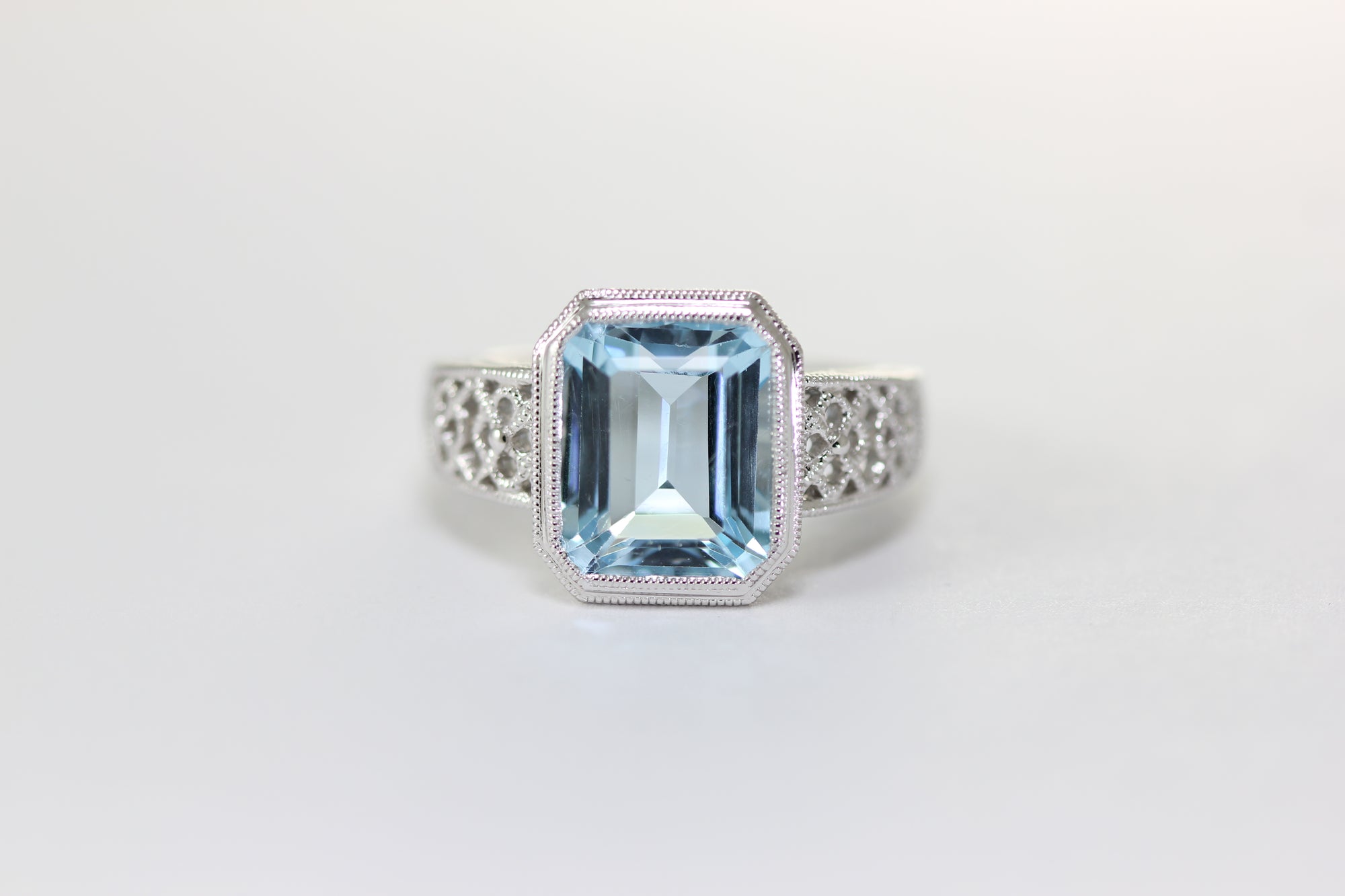 ABC 14K WHITE GOLD LADIES GENUINE AQUAMARINE FILIGREE RING