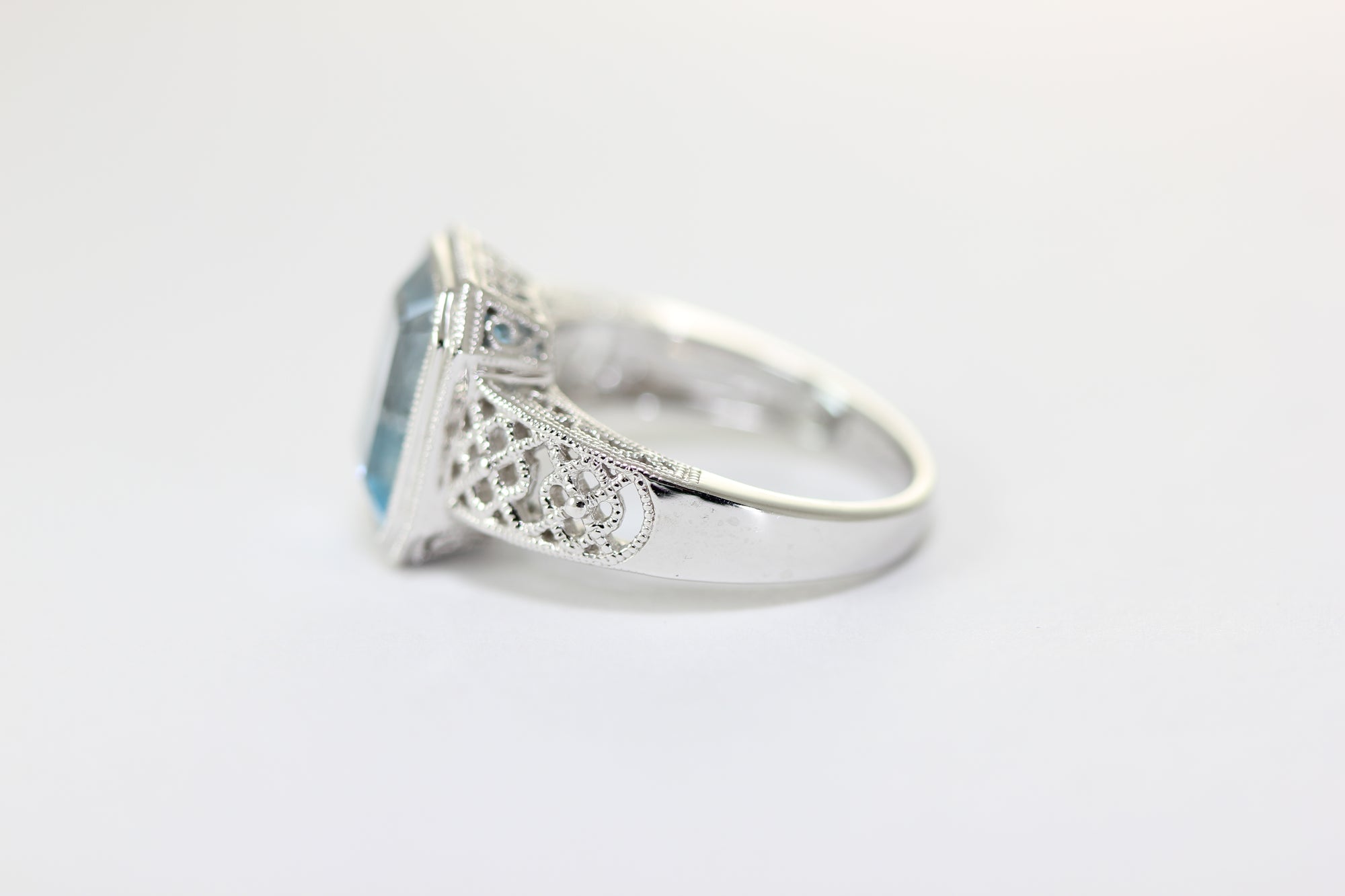 ABC 14K WHITE GOLD LADIES GENUINE AQUAMARINE FILIGREE RING