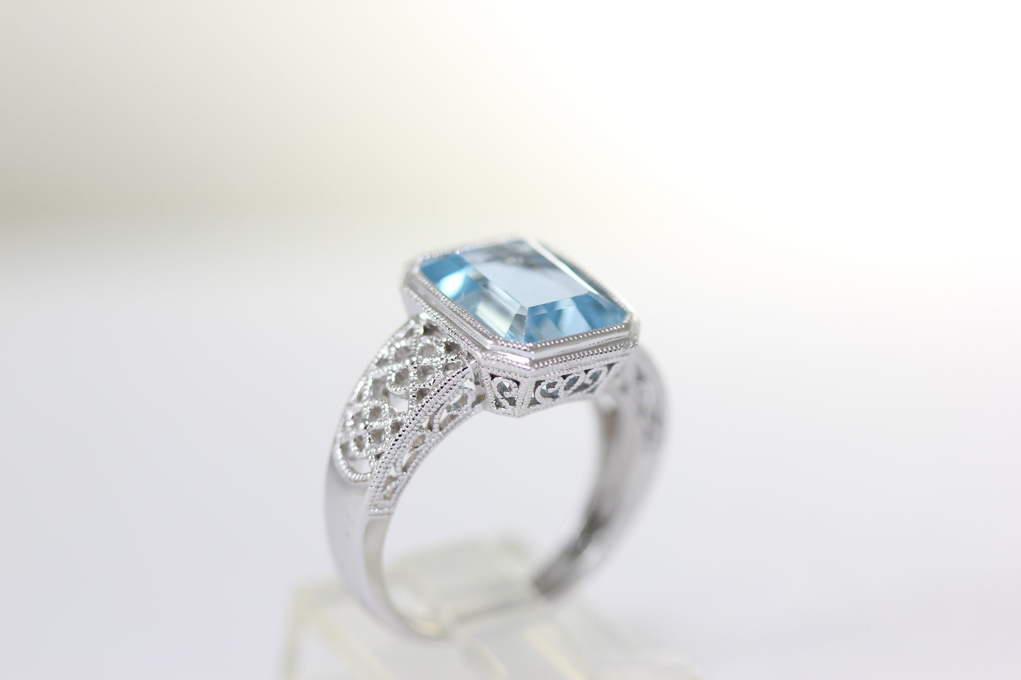 ABC 14K WHITE GOLD LADIES GENUINE AQUAMARINE FILIGREE RING