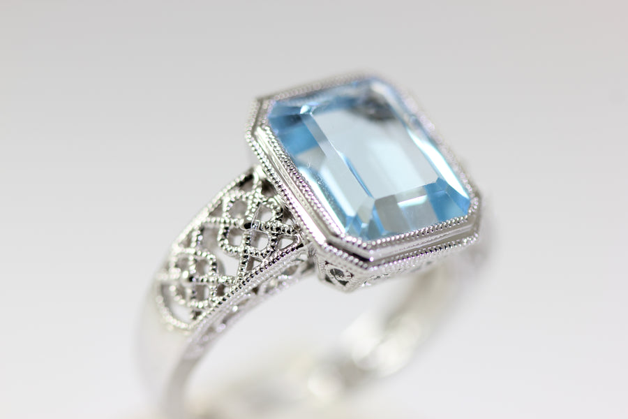 ABC 14K WHITE GOLD LADIES GENUINE AQUAMARINE FILIGREE RING