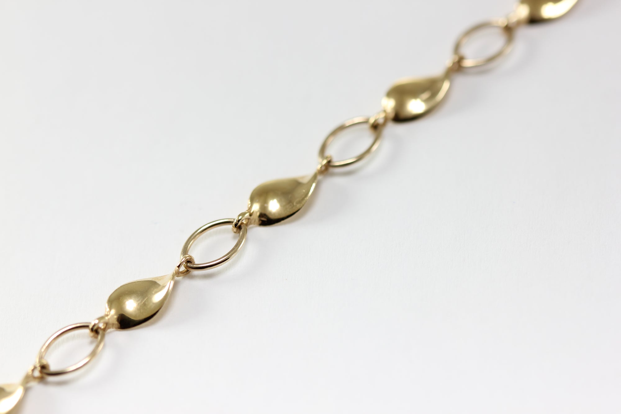 14K YELLOW GOLD TWIST LINK BRACELET