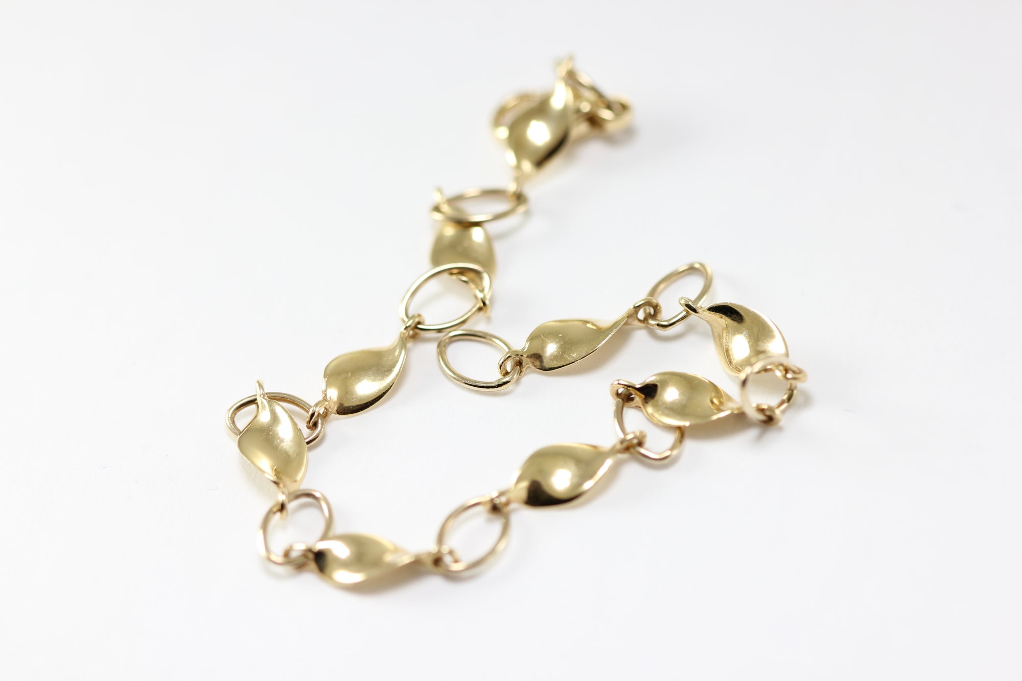 14K YELLOW GOLD TWIST LINK BRACELET
