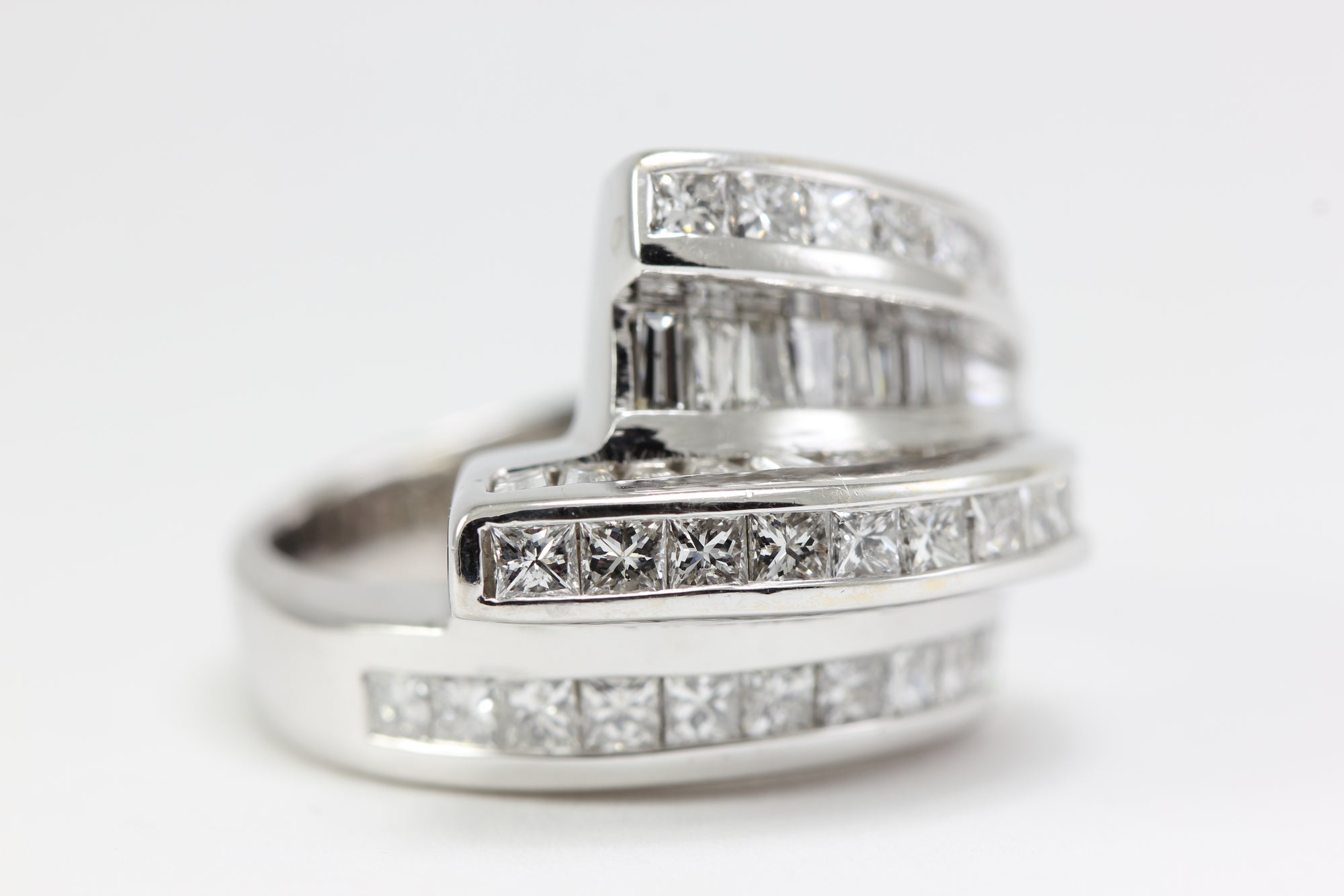 18k WHITE GOLD DIAMOND LADIES BAGUETTE PRINCESS CUT RING