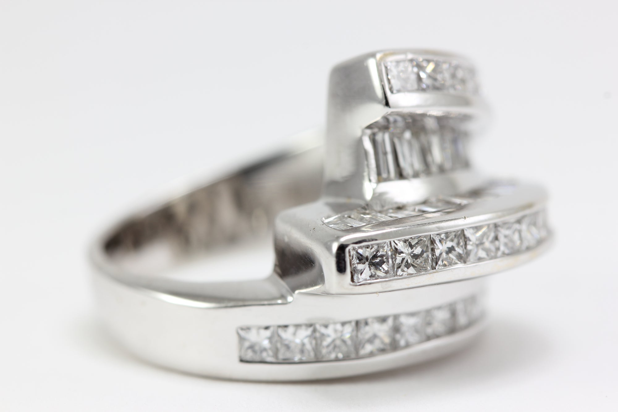18k WHITE GOLD DIAMOND LADIES BAGUETTE PRINCESS CUT RING