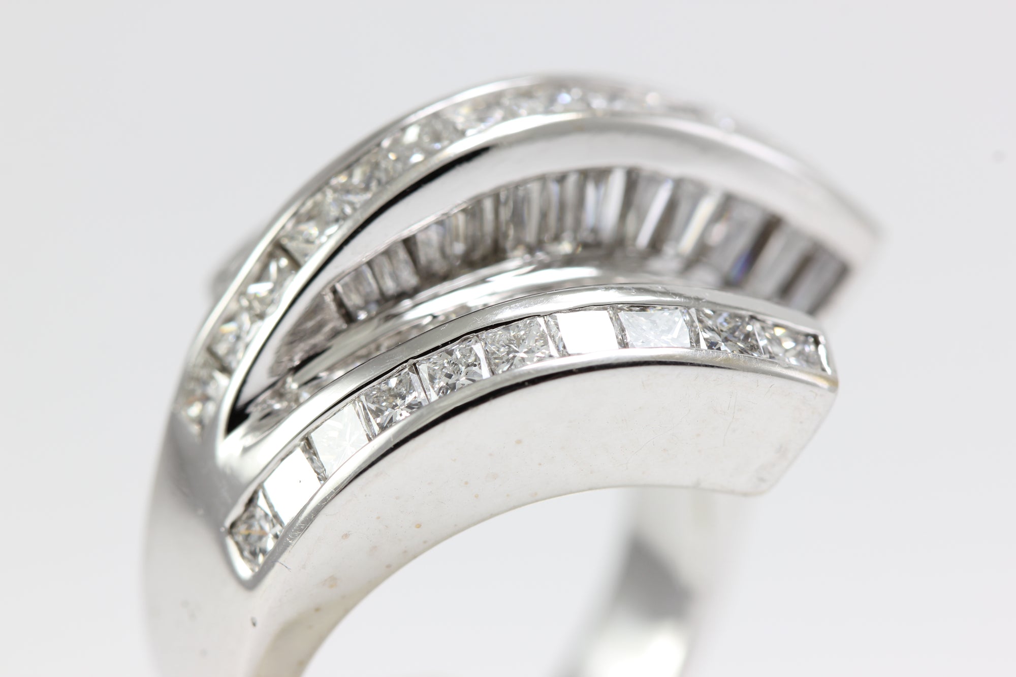 18k WHITE GOLD DIAMOND LADIES BAGUETTE PRINCESS CUT RING