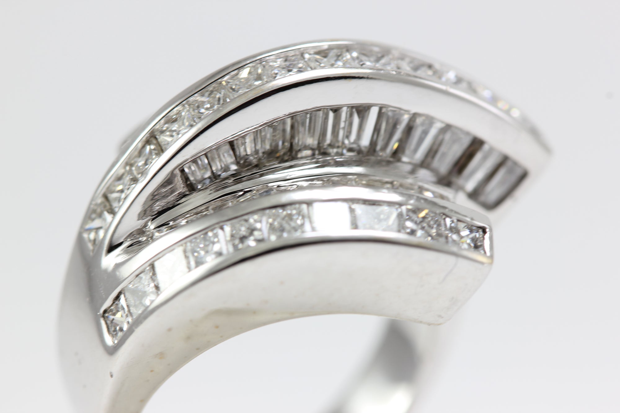 18k WHITE GOLD DIAMOND LADIES BAGUETTE PRINCESS CUT RING