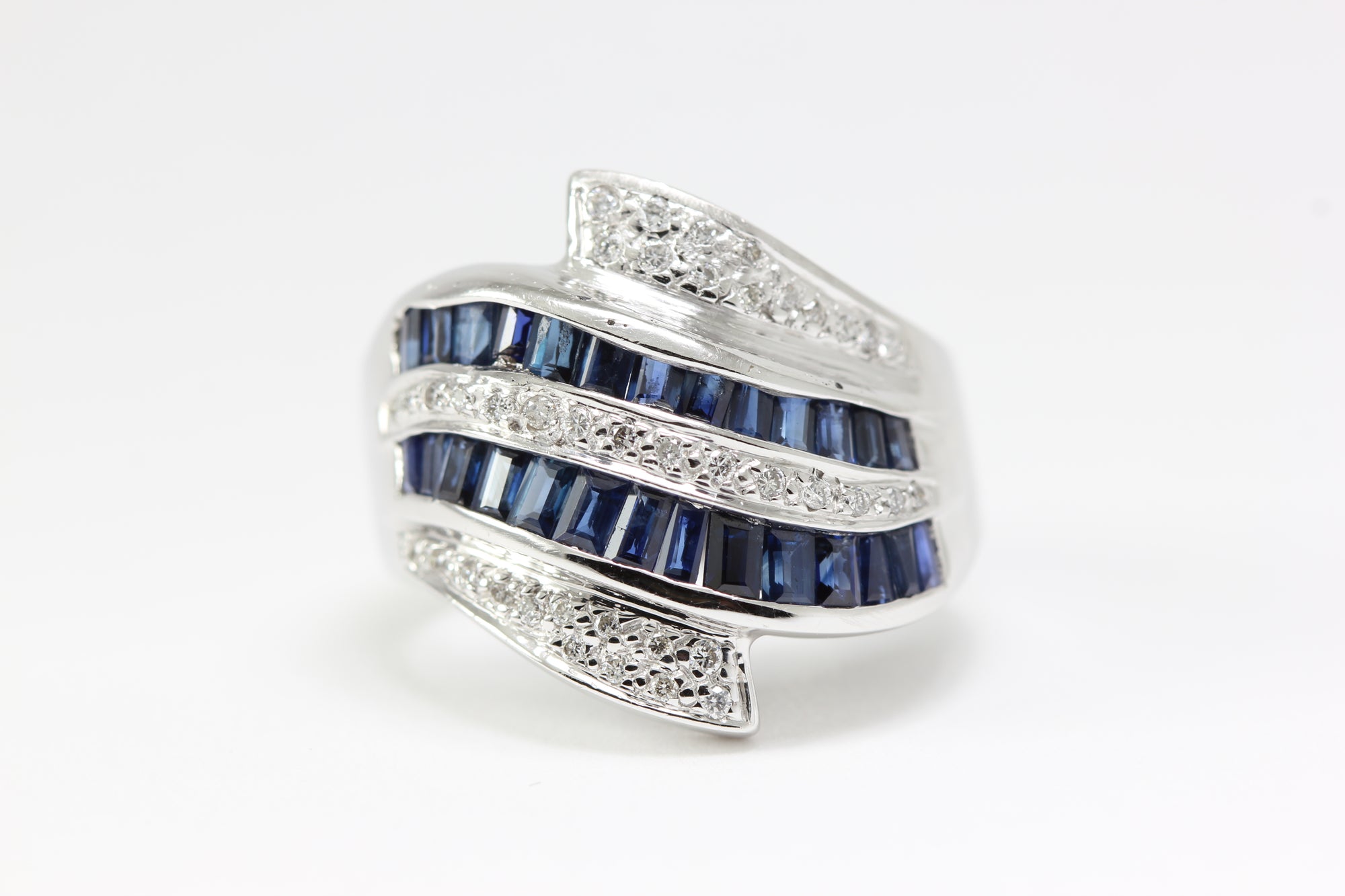 MODERN14K WHITE GOLD NATURAL DIAMOND & SAPPHIRE RING BAND