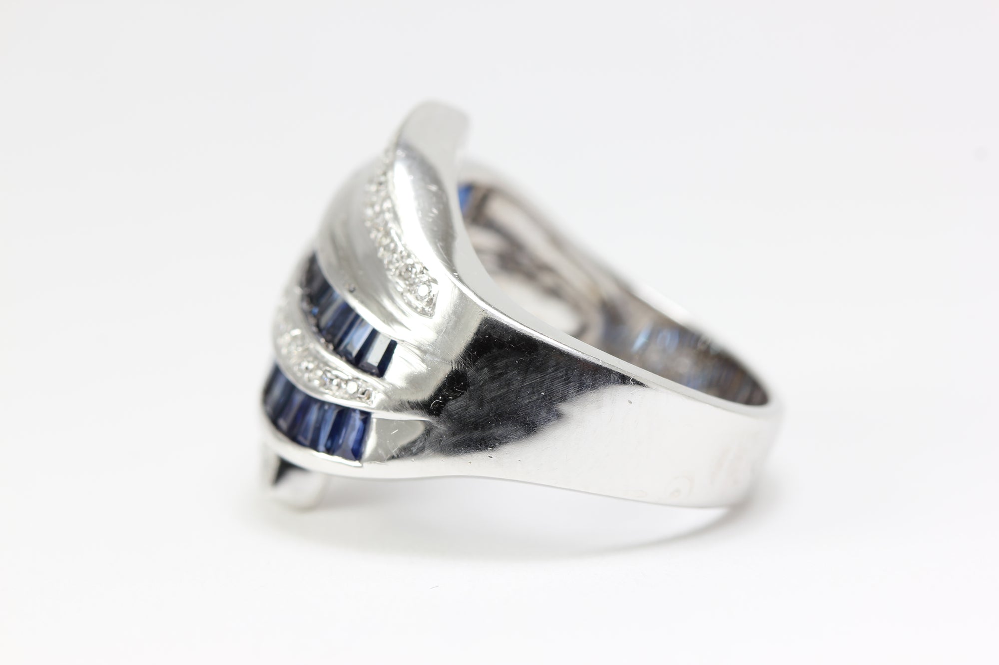 MODERN14K WHITE GOLD NATURAL DIAMOND & SAPPHIRE RING BAND