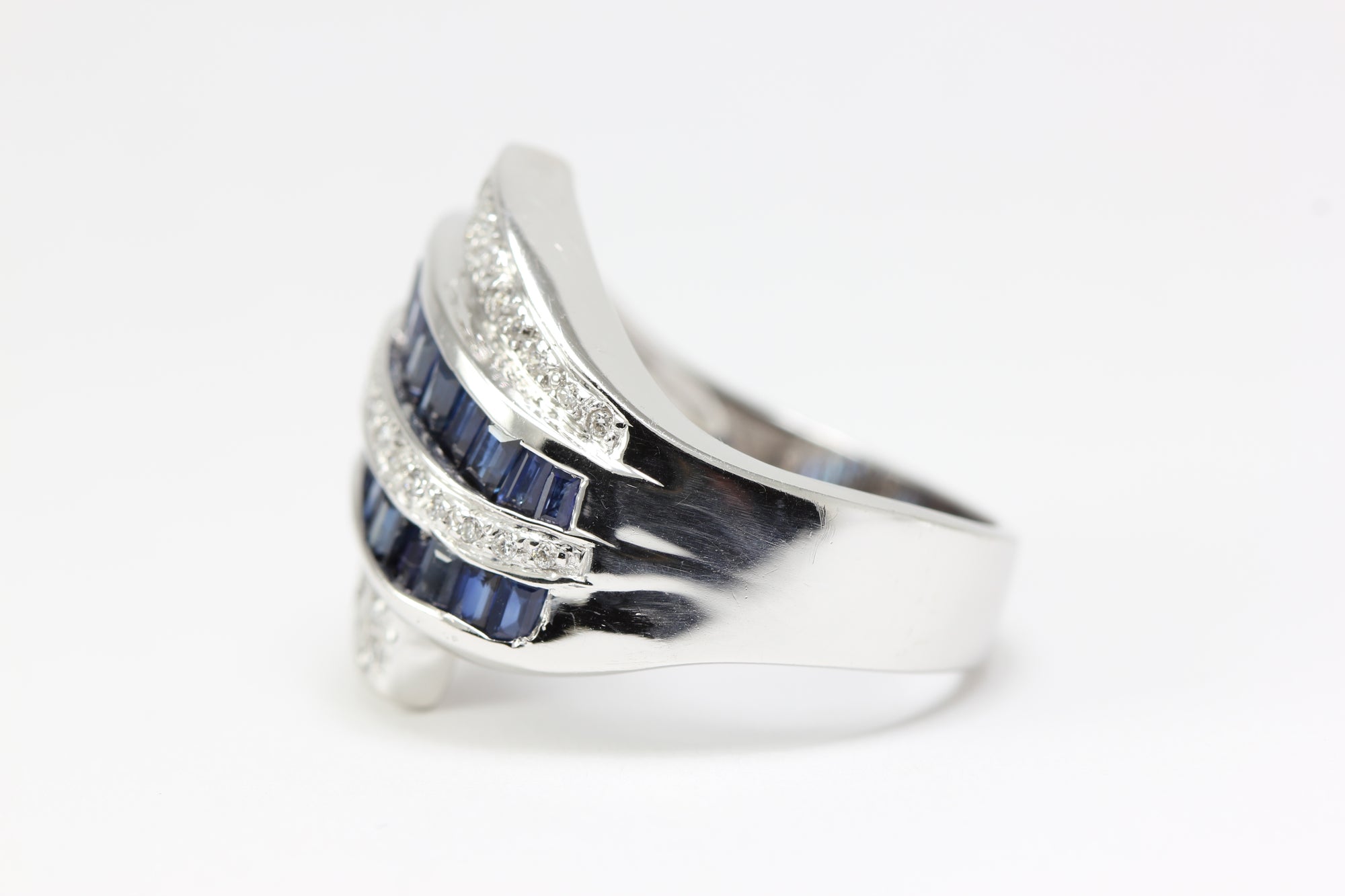 MODERN14K WHITE GOLD NATURAL DIAMOND & SAPPHIRE RING BAND