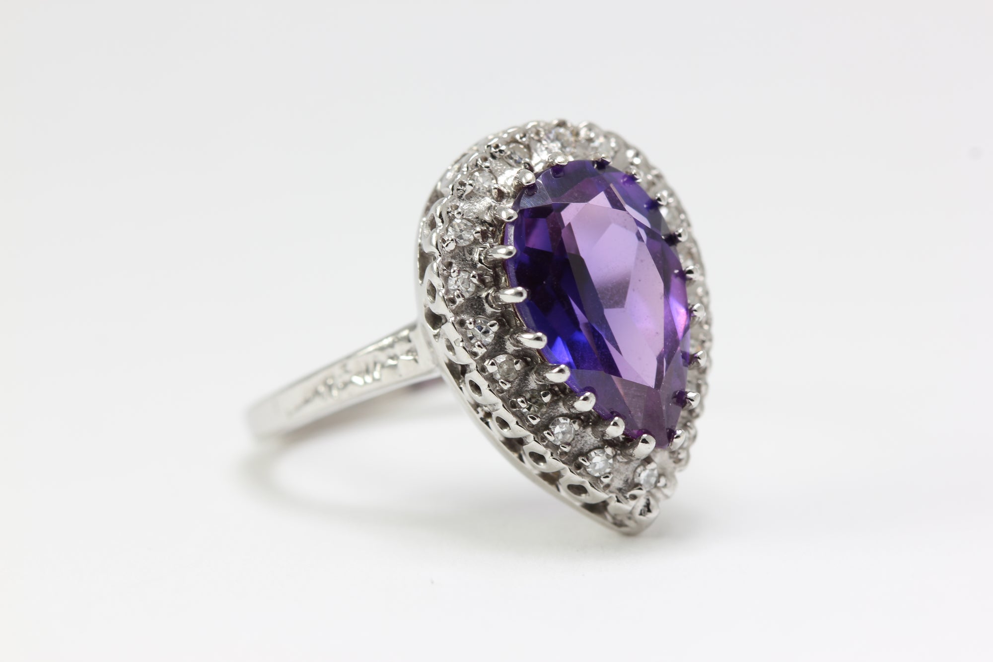 ANTIQE 14K WHITE GOLD DIAMOND & NATURAL PEAR SHAPE AMYTHIST RING