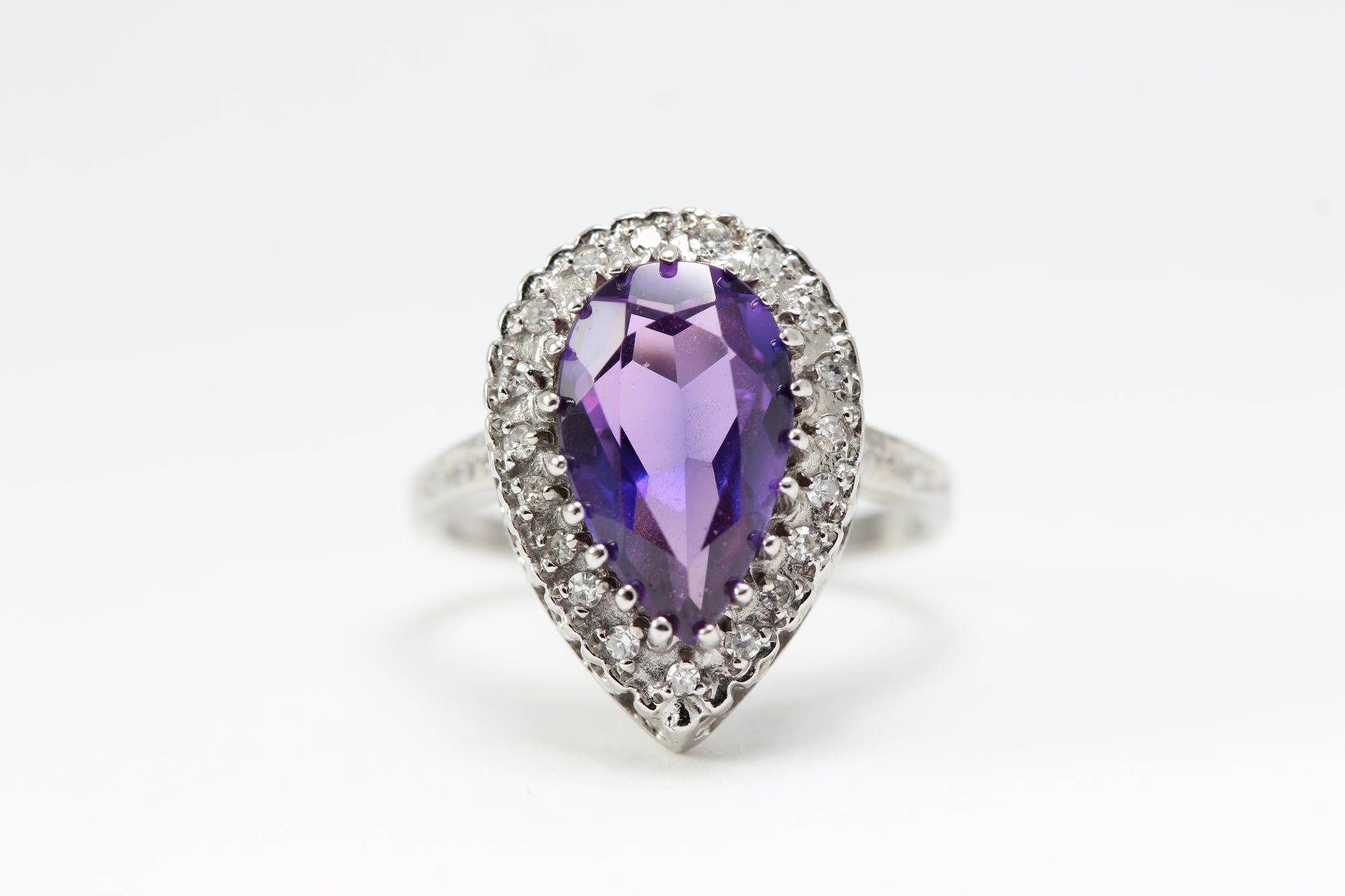 ANTIQE 14K WHITE GOLD DIAMOND & NATURAL PEAR SHAPE AMYTHIST RING